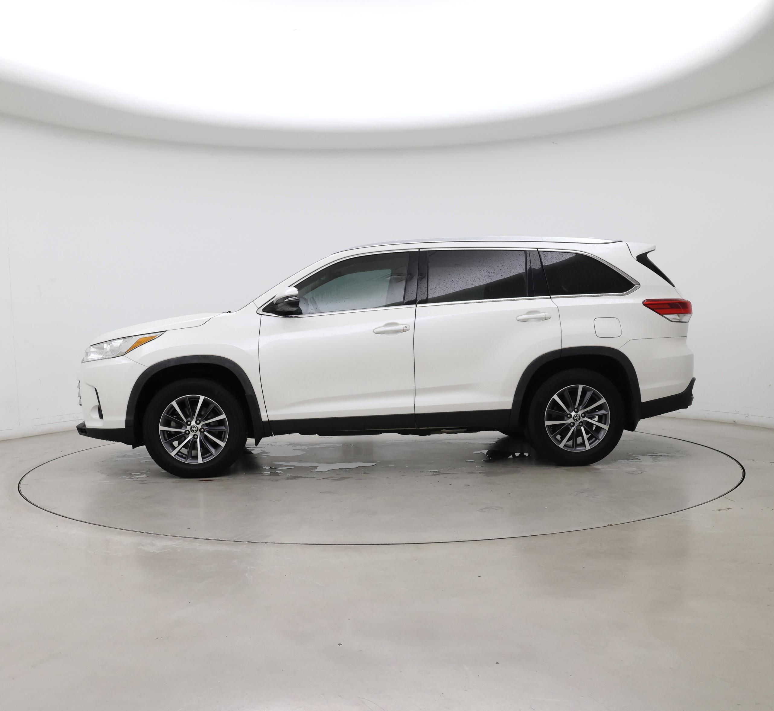 Thumbnail: 2019 Toyota Highlander - 3