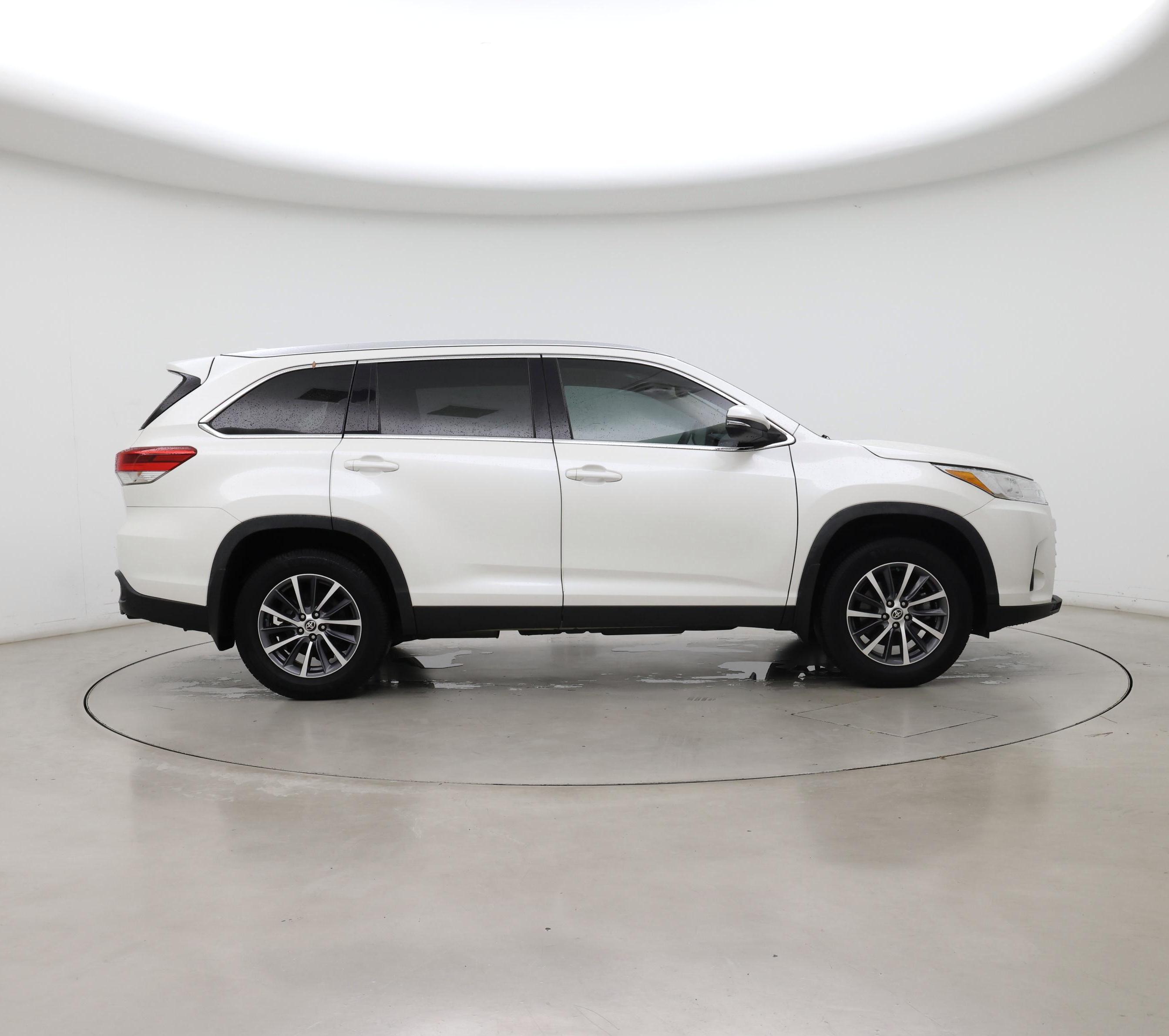 Thumbnail: 2019 Toyota Highlander - 7