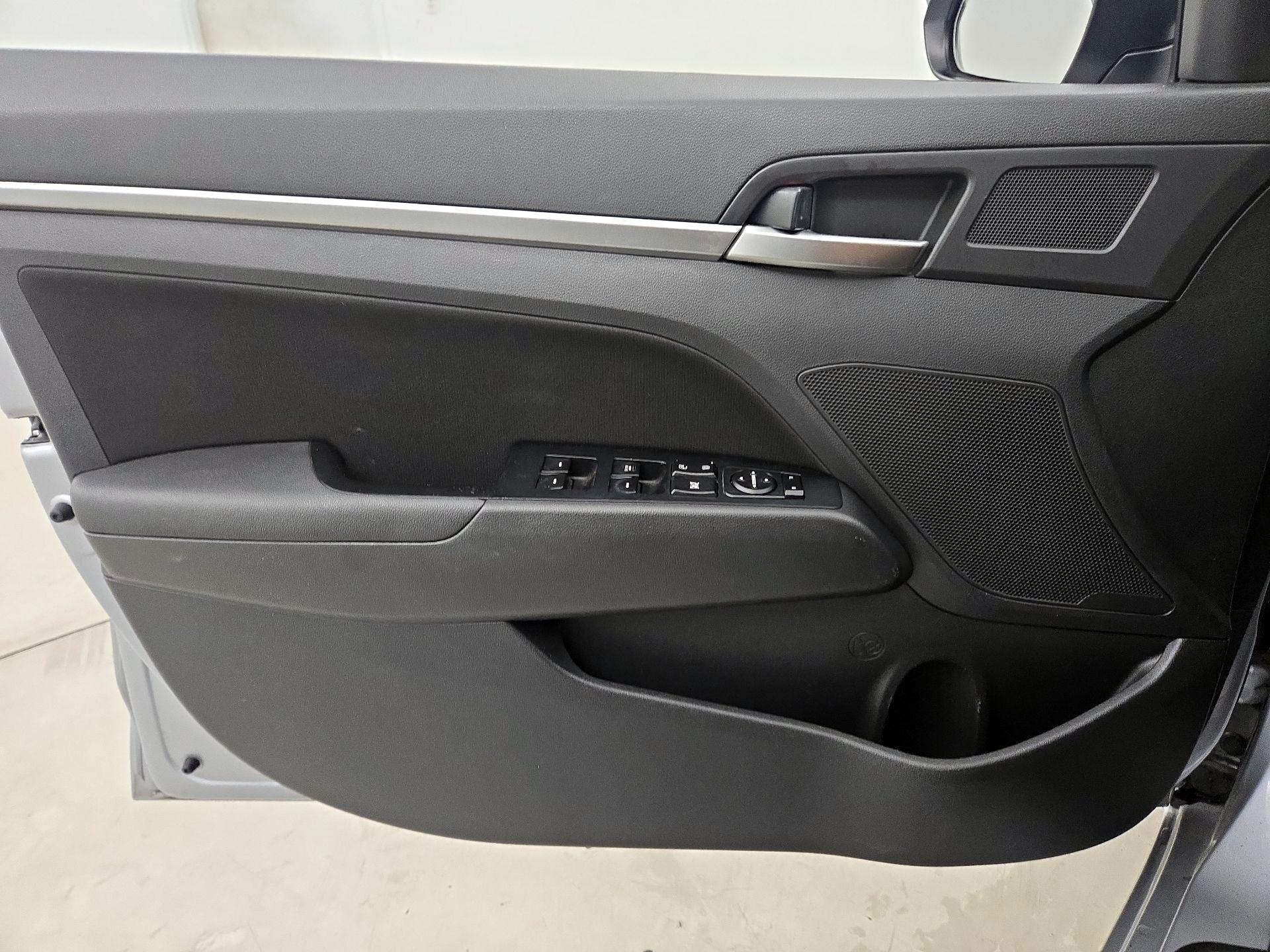 Thumbnail: 2020 Hyundai Elantra - 12