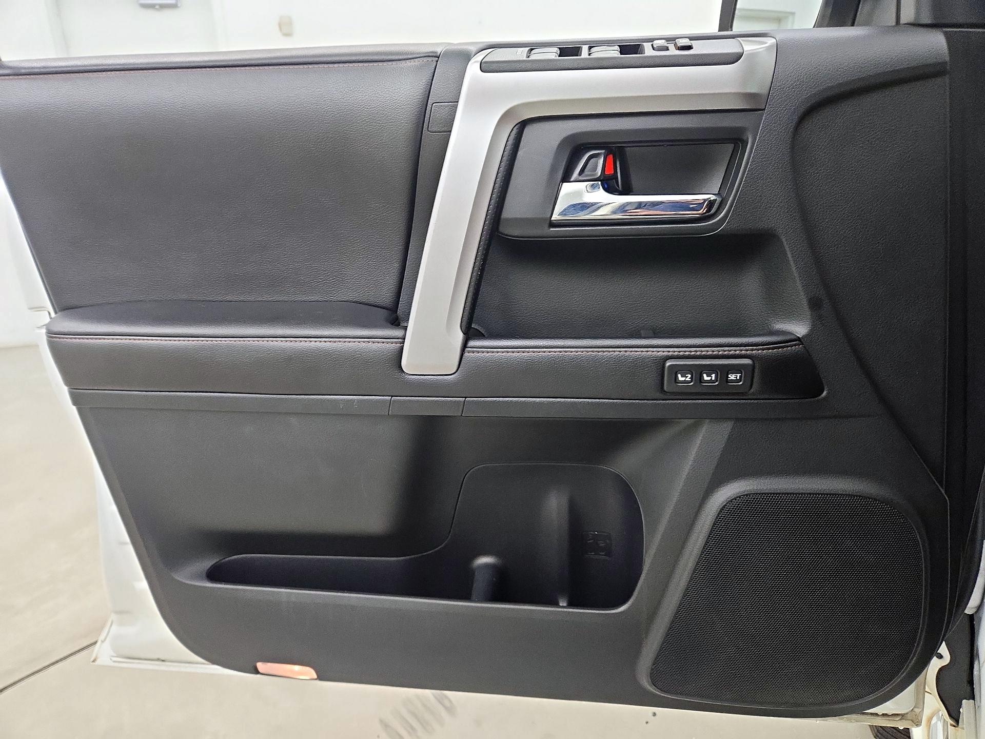 Thumbnail: 2016 Toyota 4Runner - 12