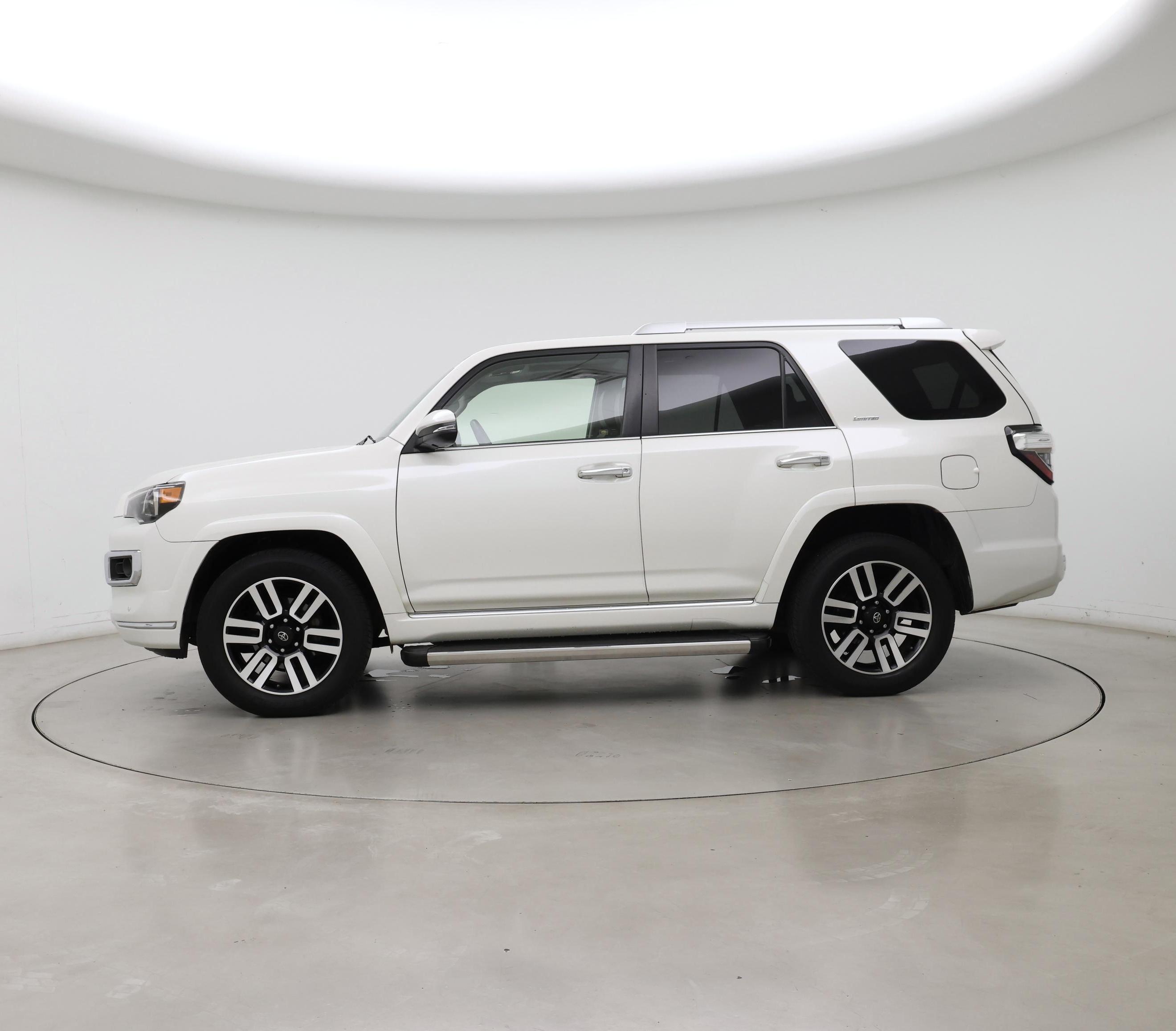 Thumbnail: 2016 Toyota 4Runner - 3