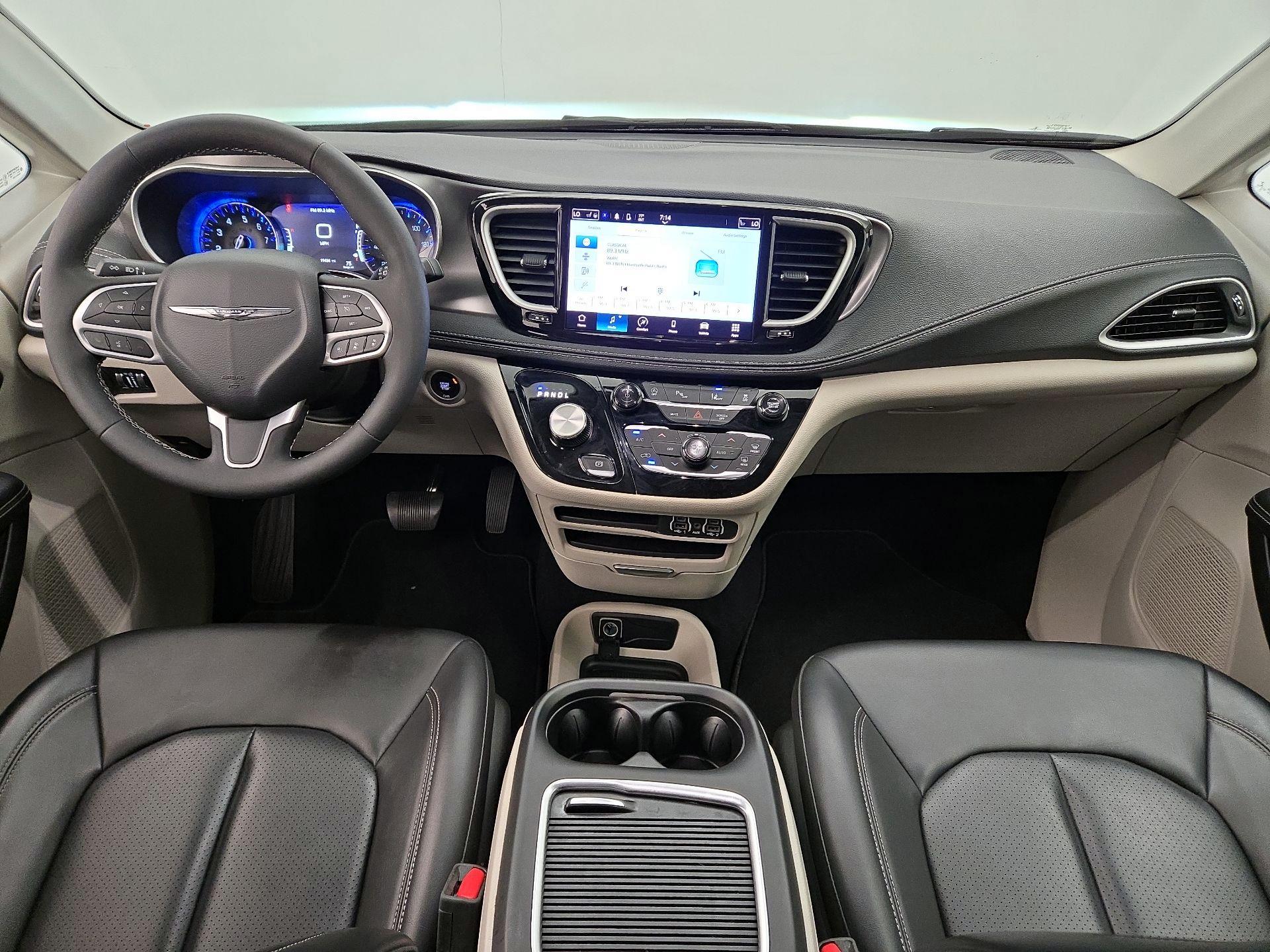 Thumbnail: 2023 Chrysler Pacifica - 9