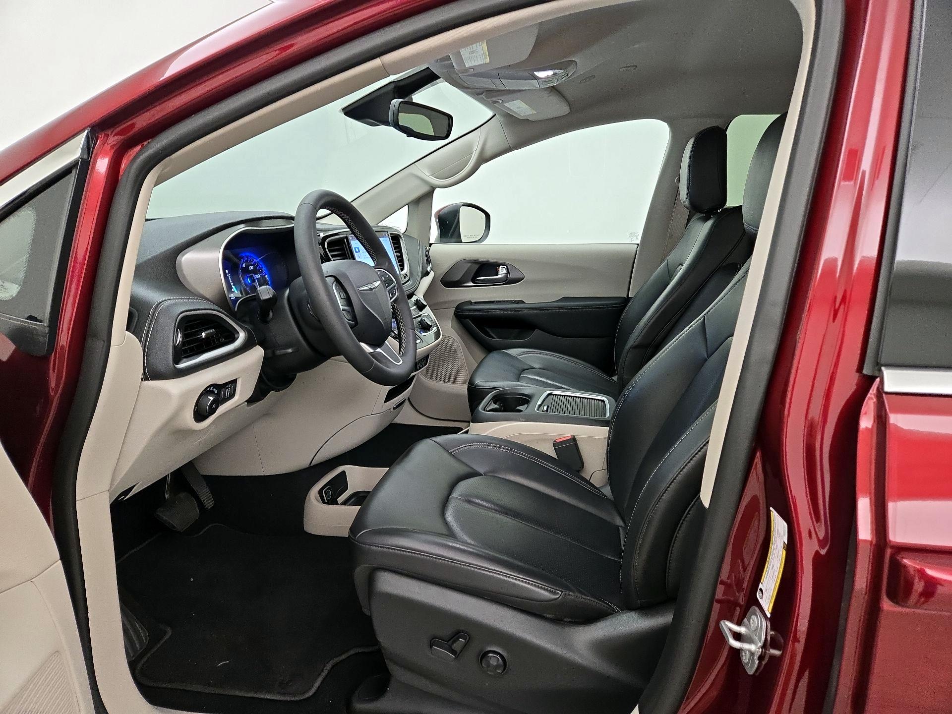 Thumbnail: 2023 Chrysler Pacifica - 11