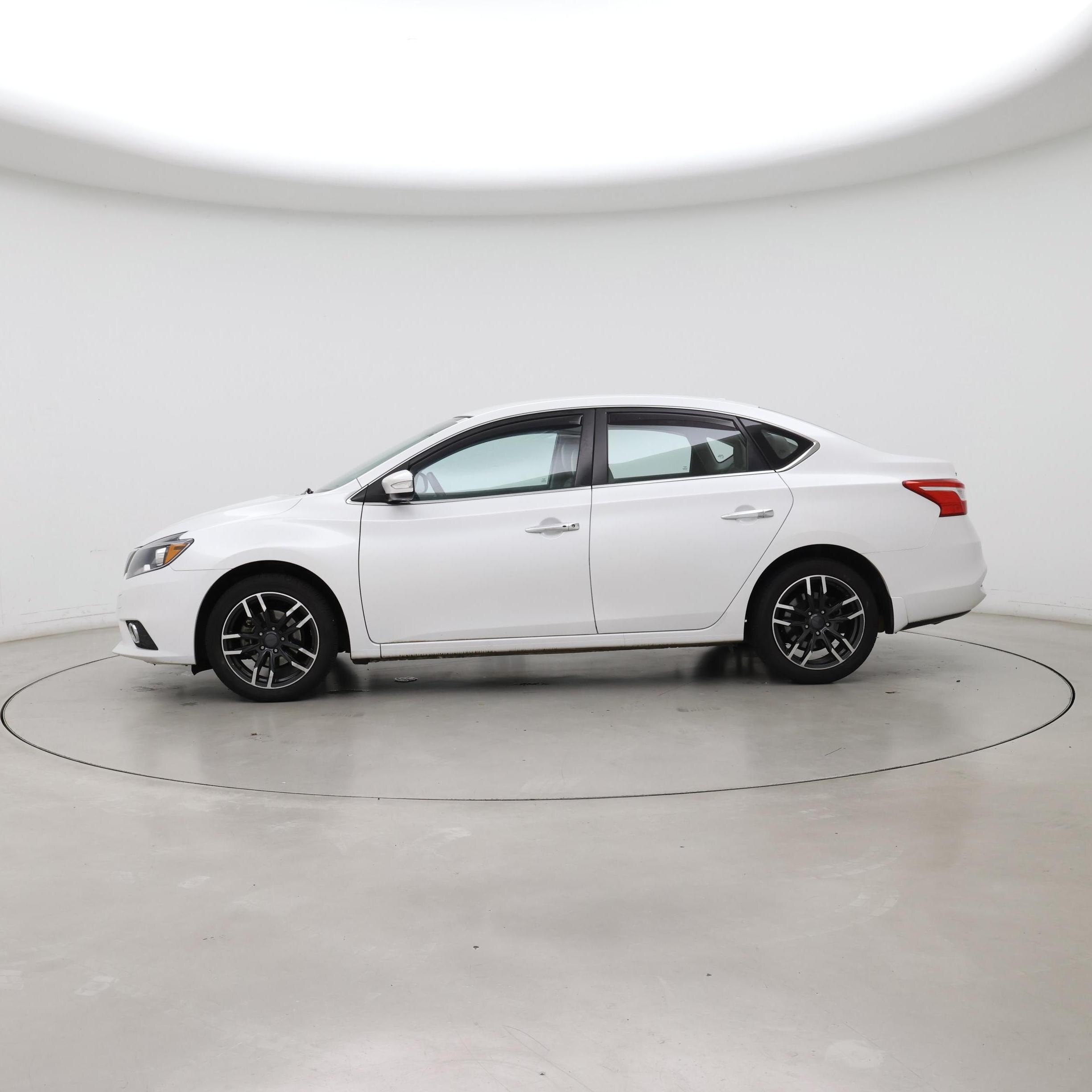 Thumbnail: 2017 Nissan Sentra - 3