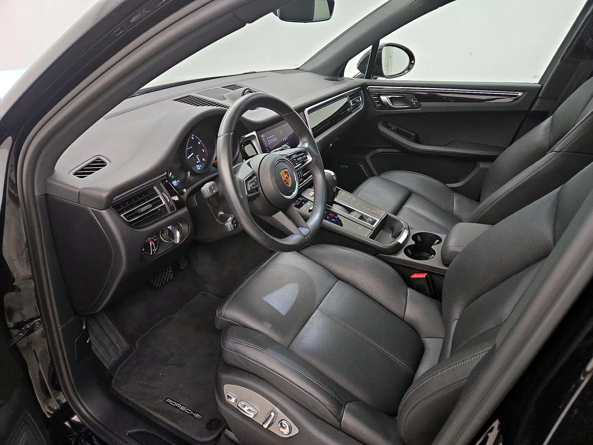 Thumbnail: 2022 Porsche Macan - 11