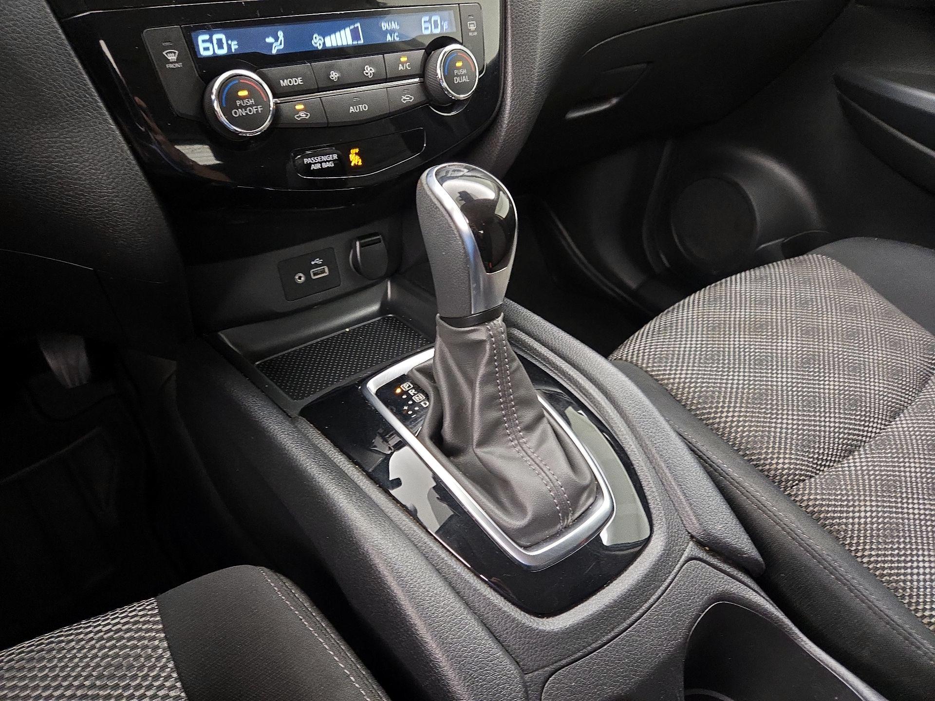 Thumbnail: 2021 Nissan Rogue Sport - 17