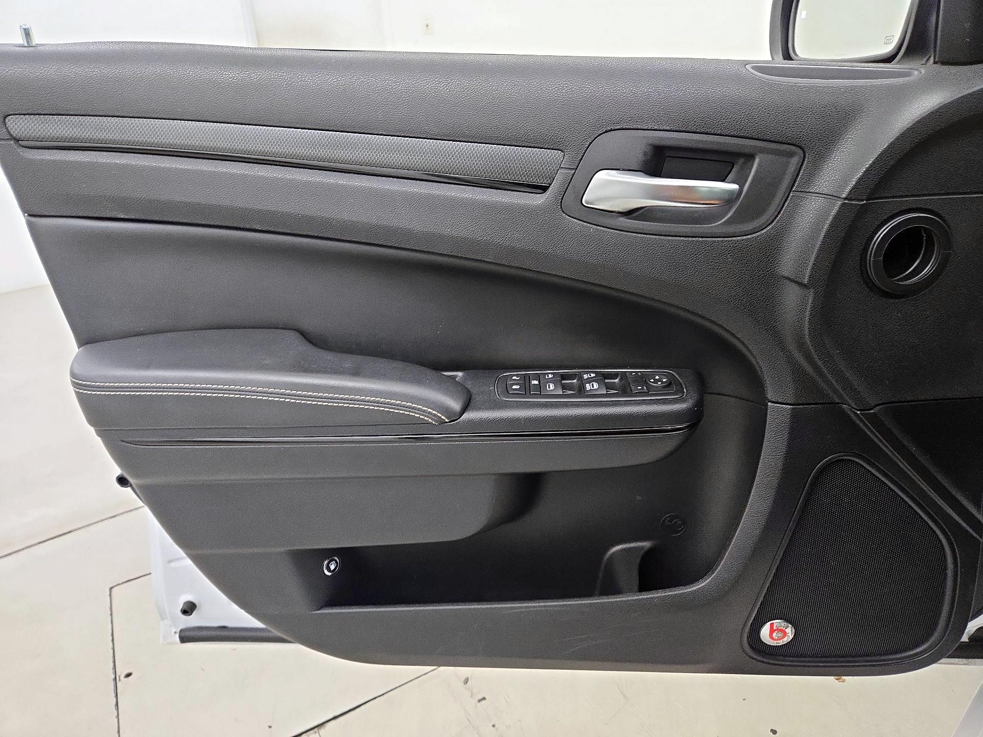Thumbnail: 2016 Chrysler 300 - 12