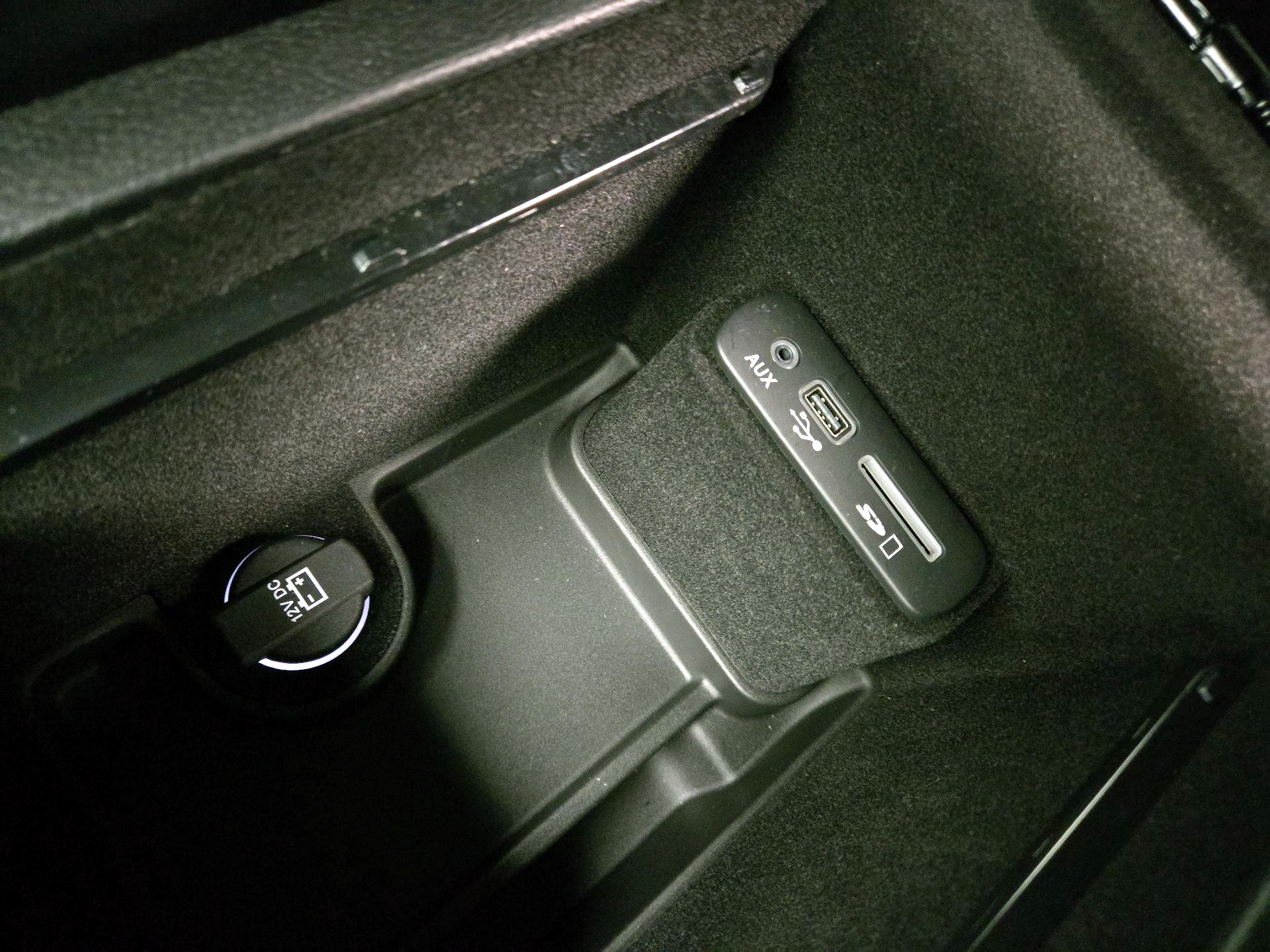 Thumbnail: 2016 Chrysler 300 - 19