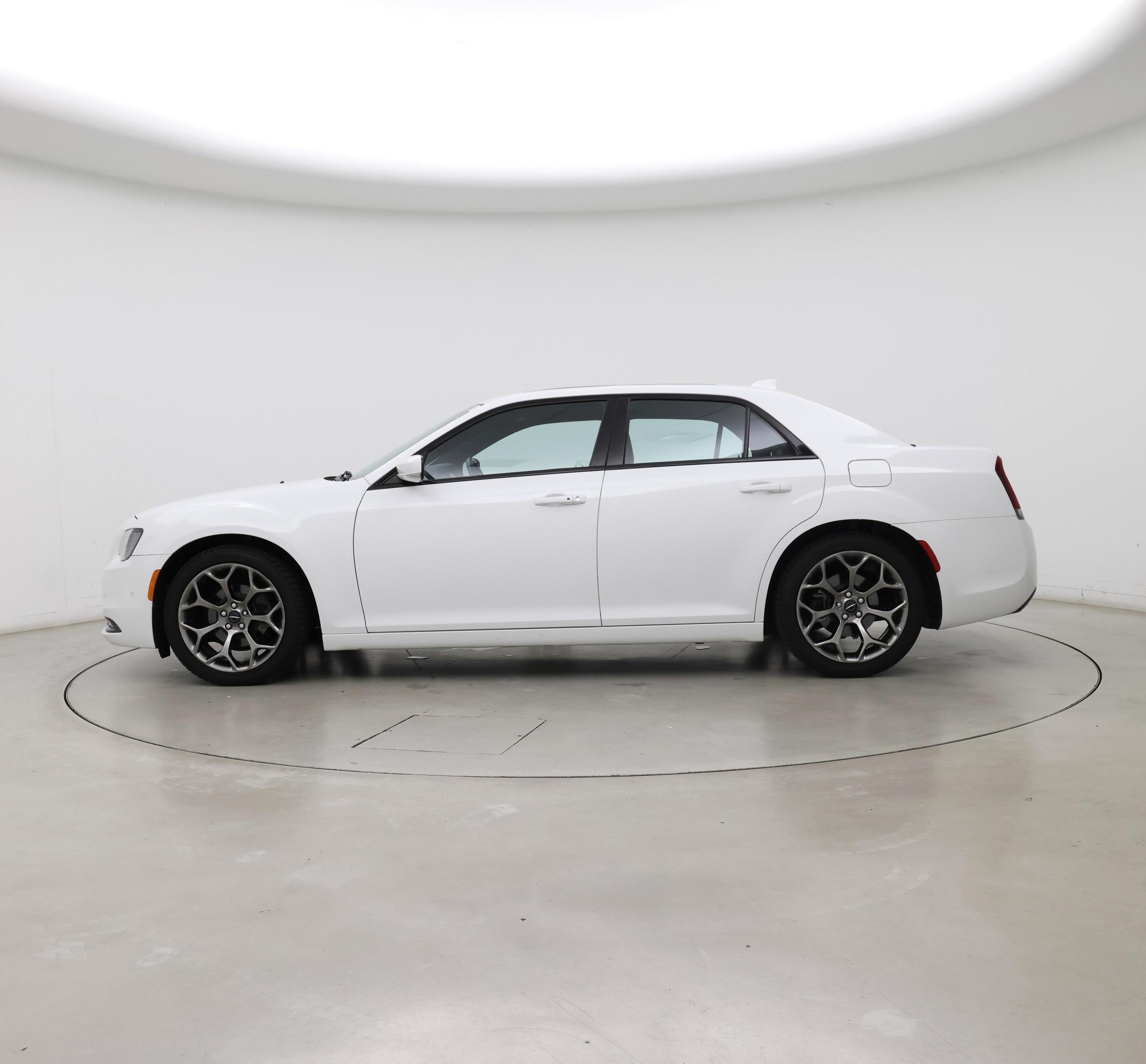 Thumbnail: 2016 Chrysler 300 - 3