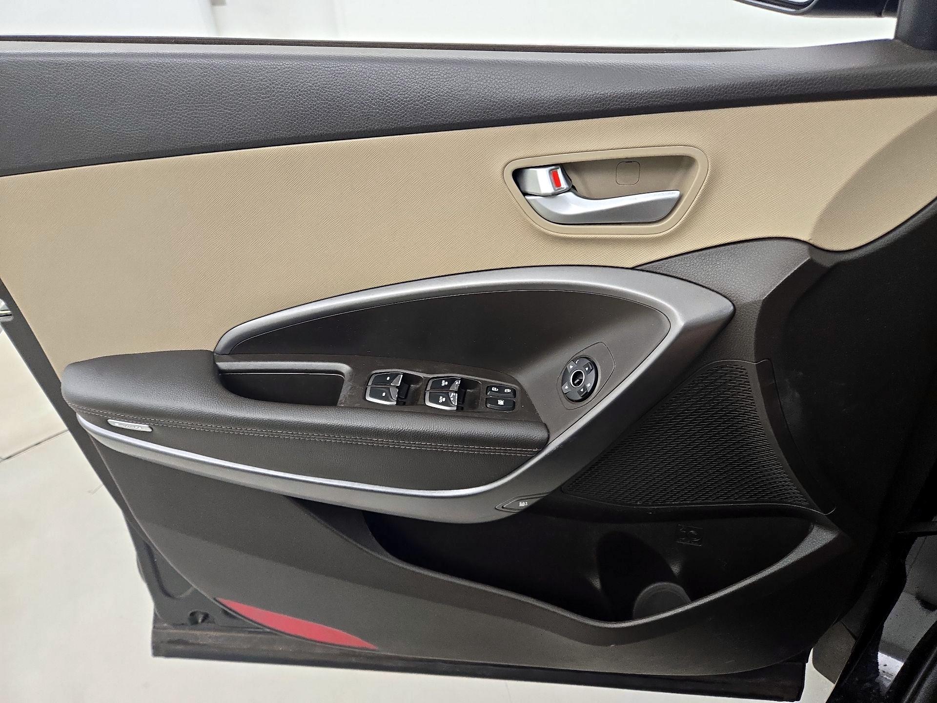 Thumbnail: 2017 Hyundai Santa Fe - 12