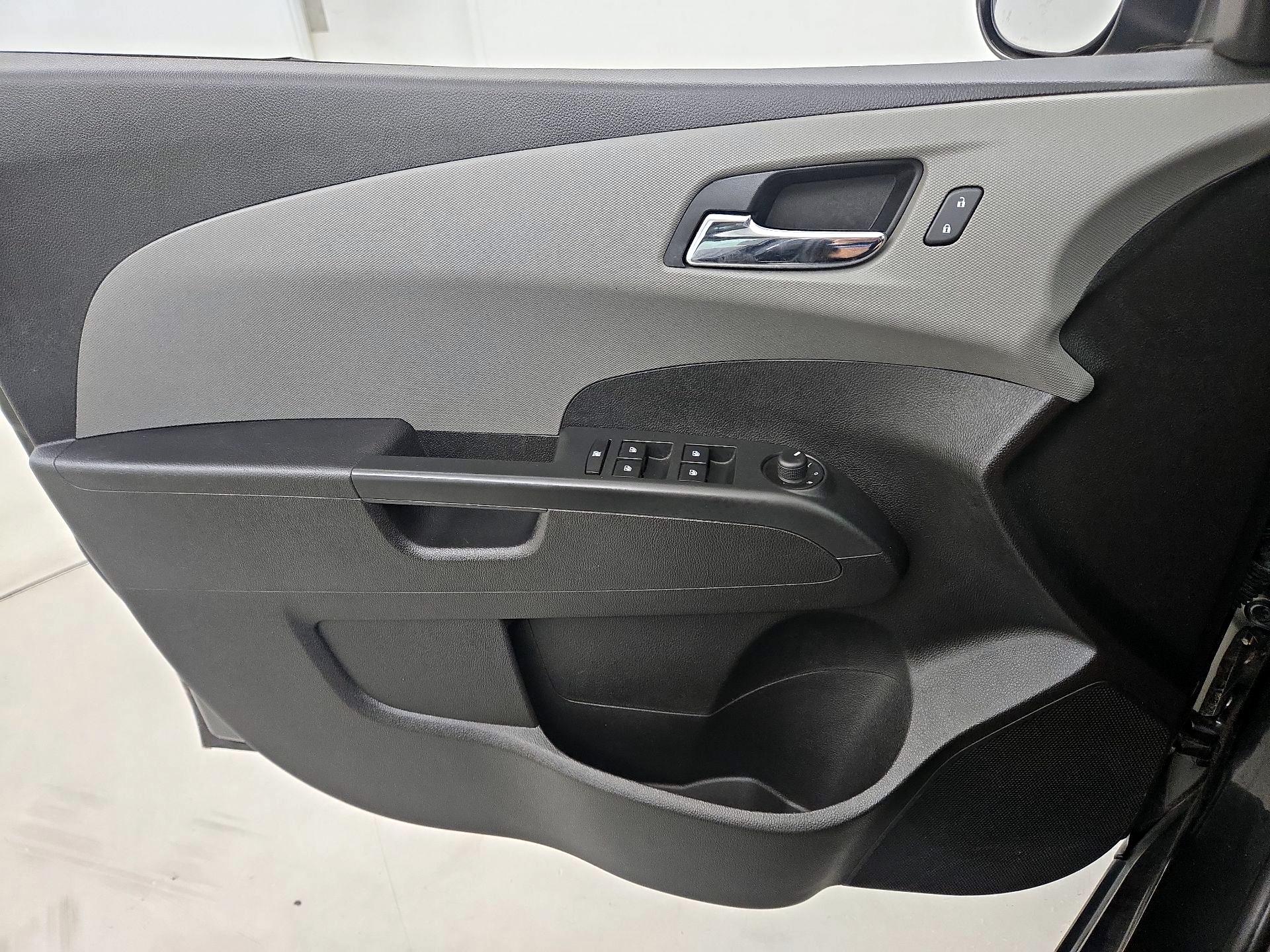 Thumbnail: 2016 Chevrolet Sonic - 12