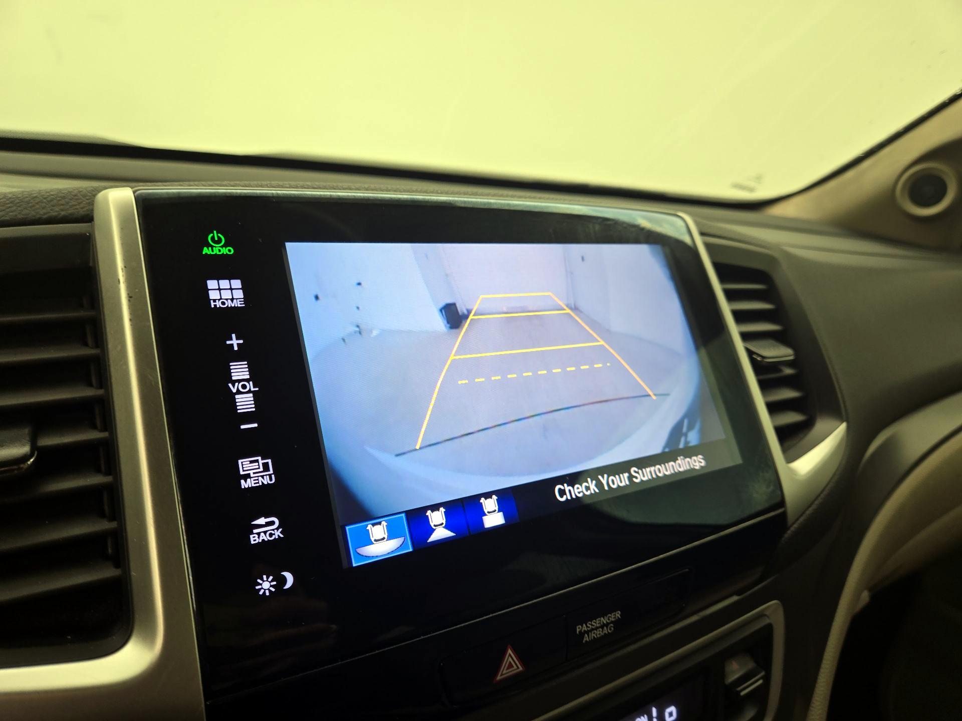Thumbnail: 2016 Honda Pilot - 14