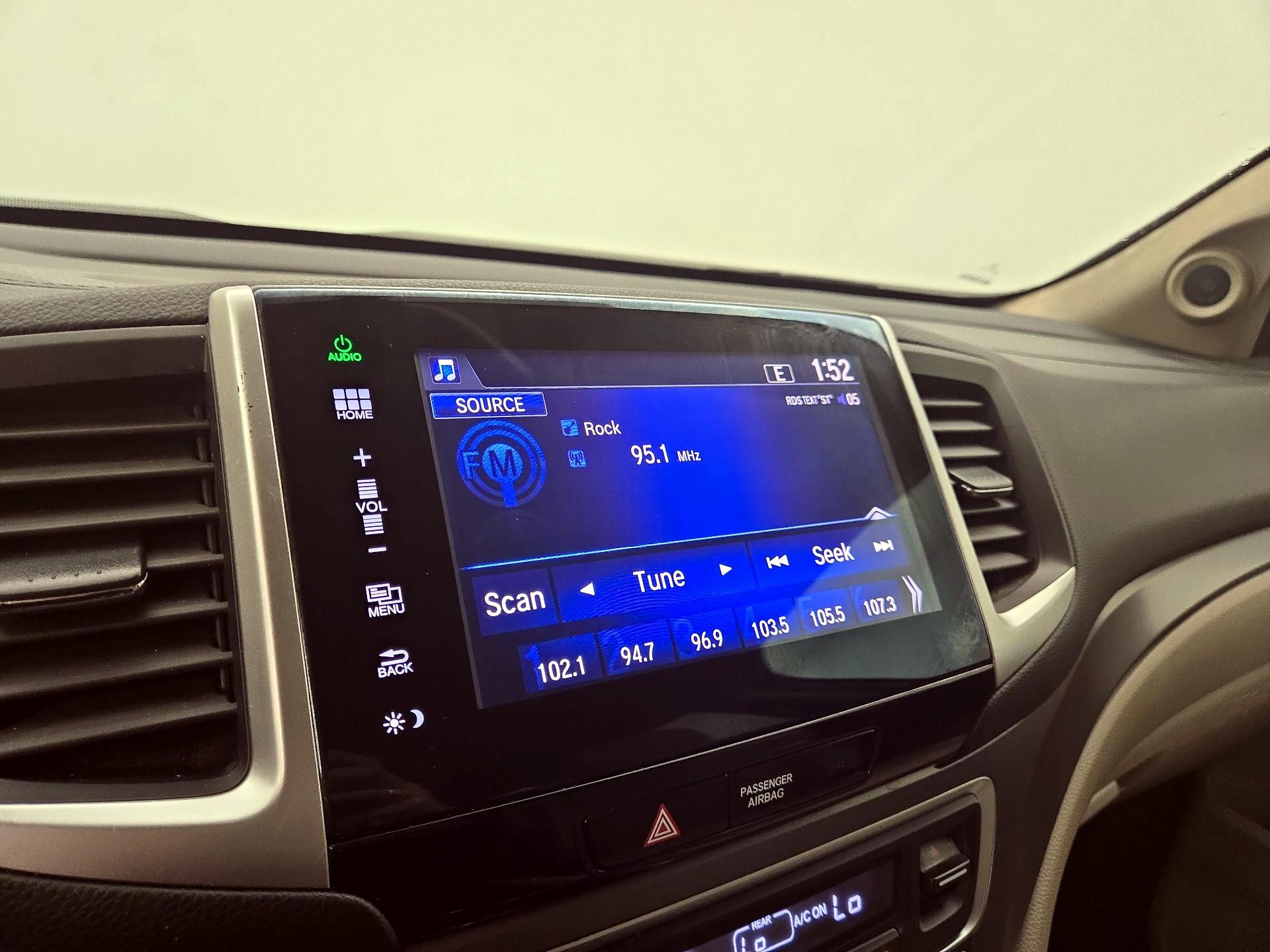 Thumbnail: 2016 Honda Pilot - 15