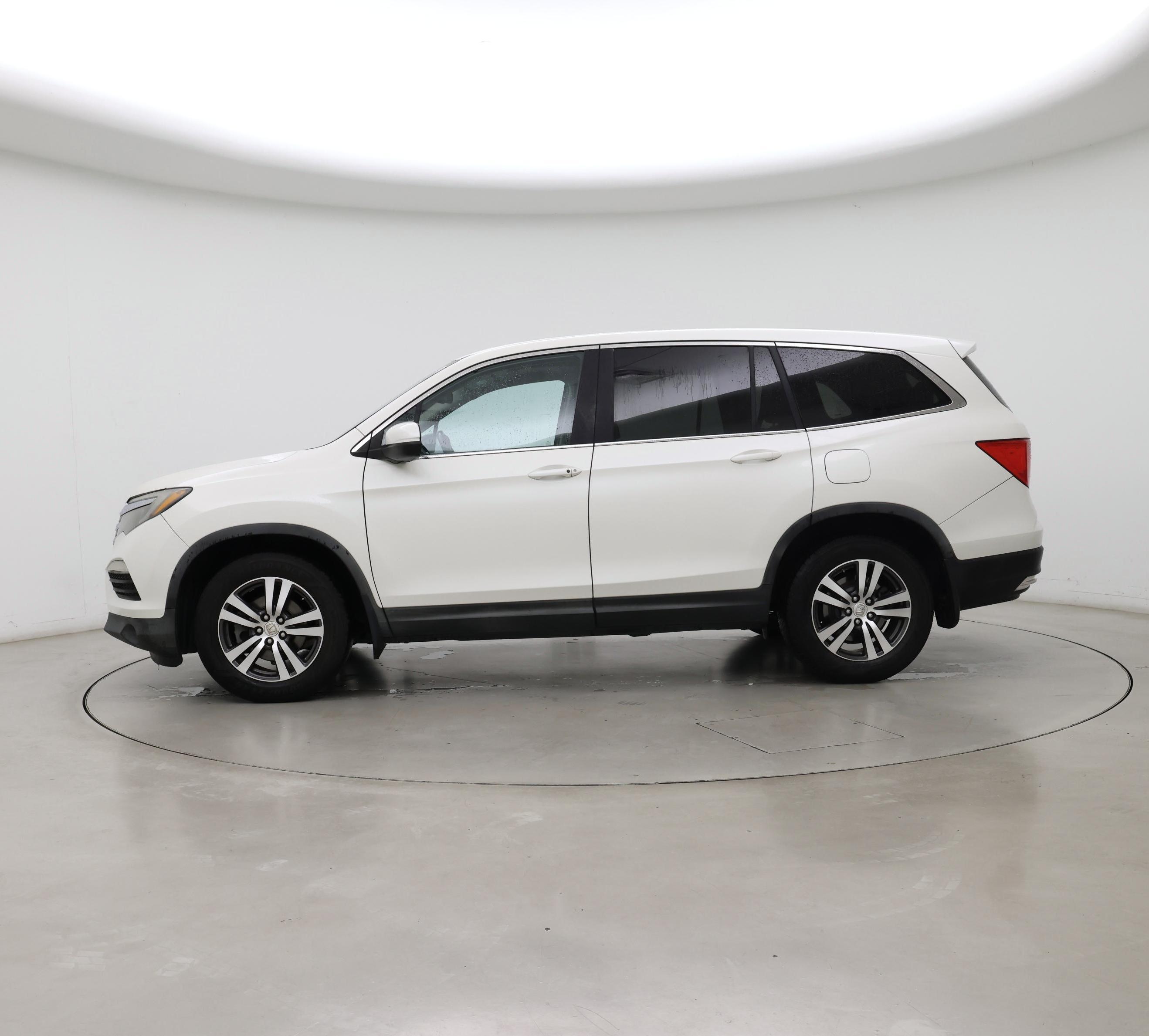 Thumbnail: 2016 Honda Pilot - 3