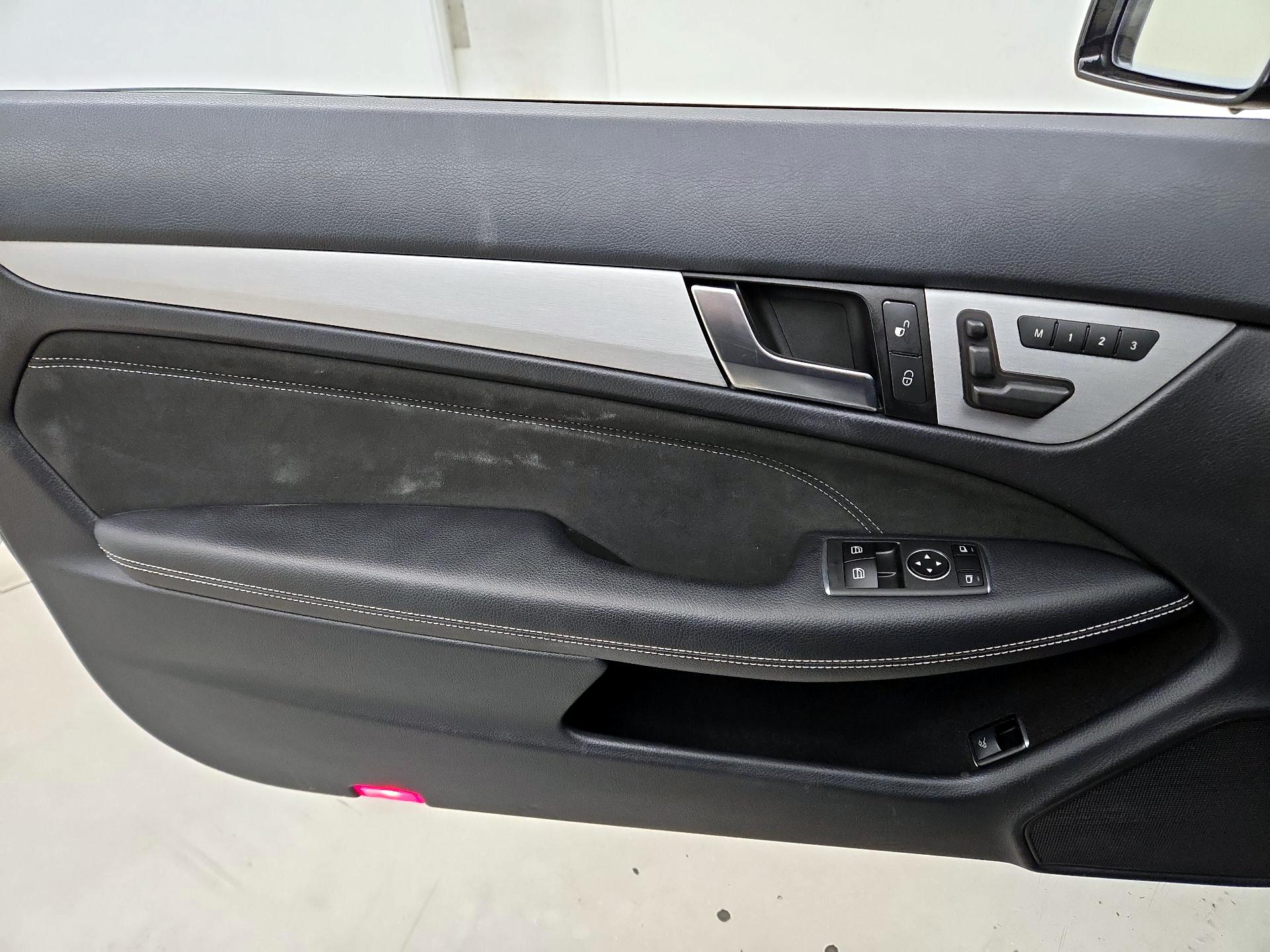 Thumbnail: 2015 Mercedes-Benz C-Class - 12