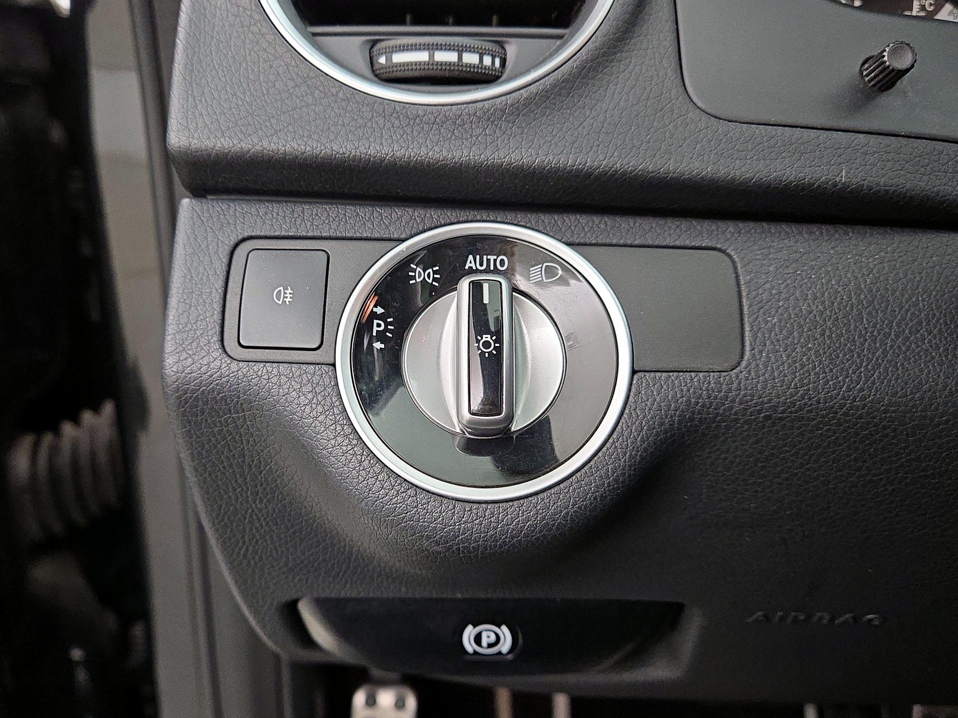 Thumbnail: 2015 Mercedes-Benz C-Class - 13