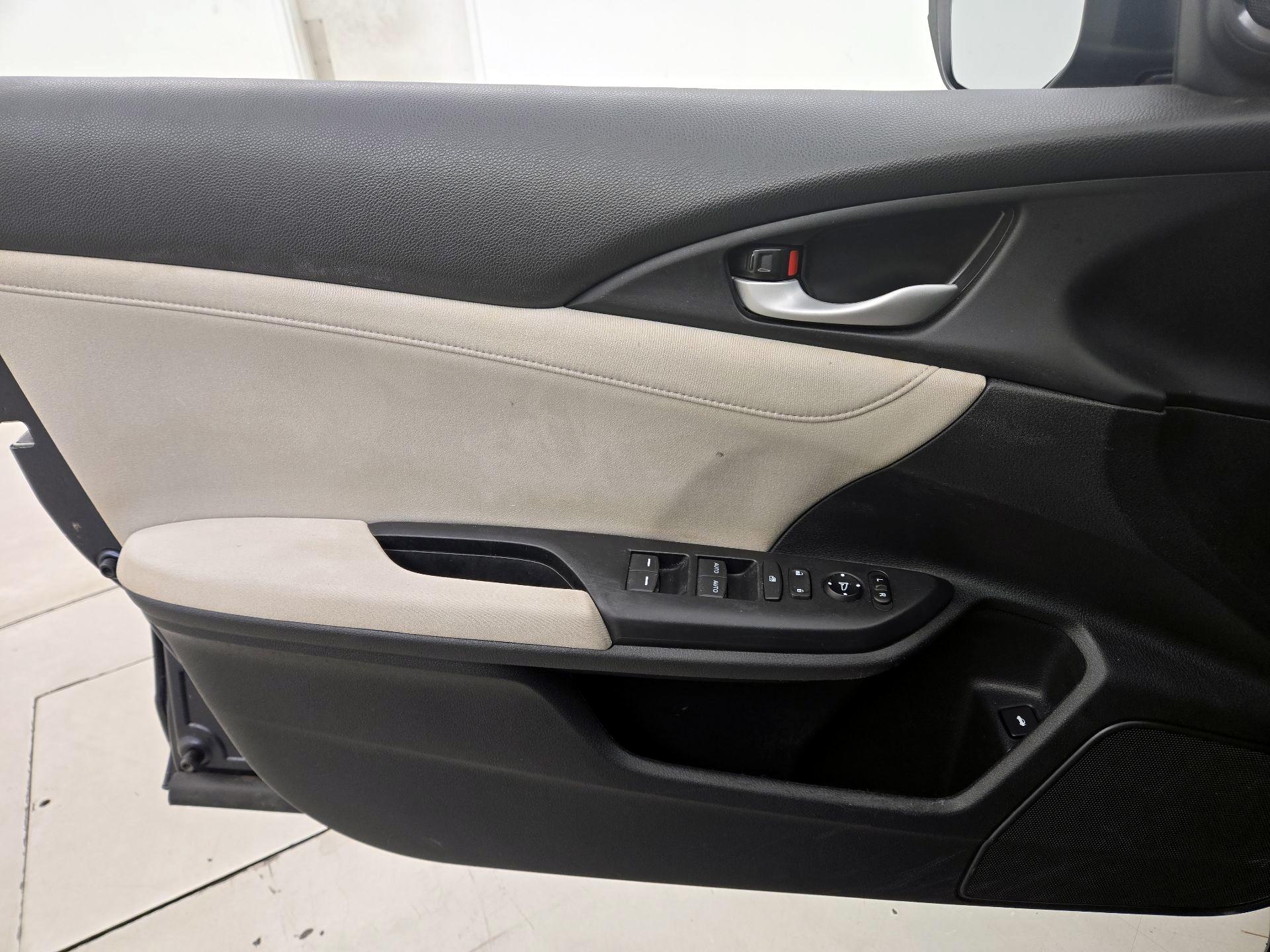 Thumbnail: 2021 Honda Insight - 12