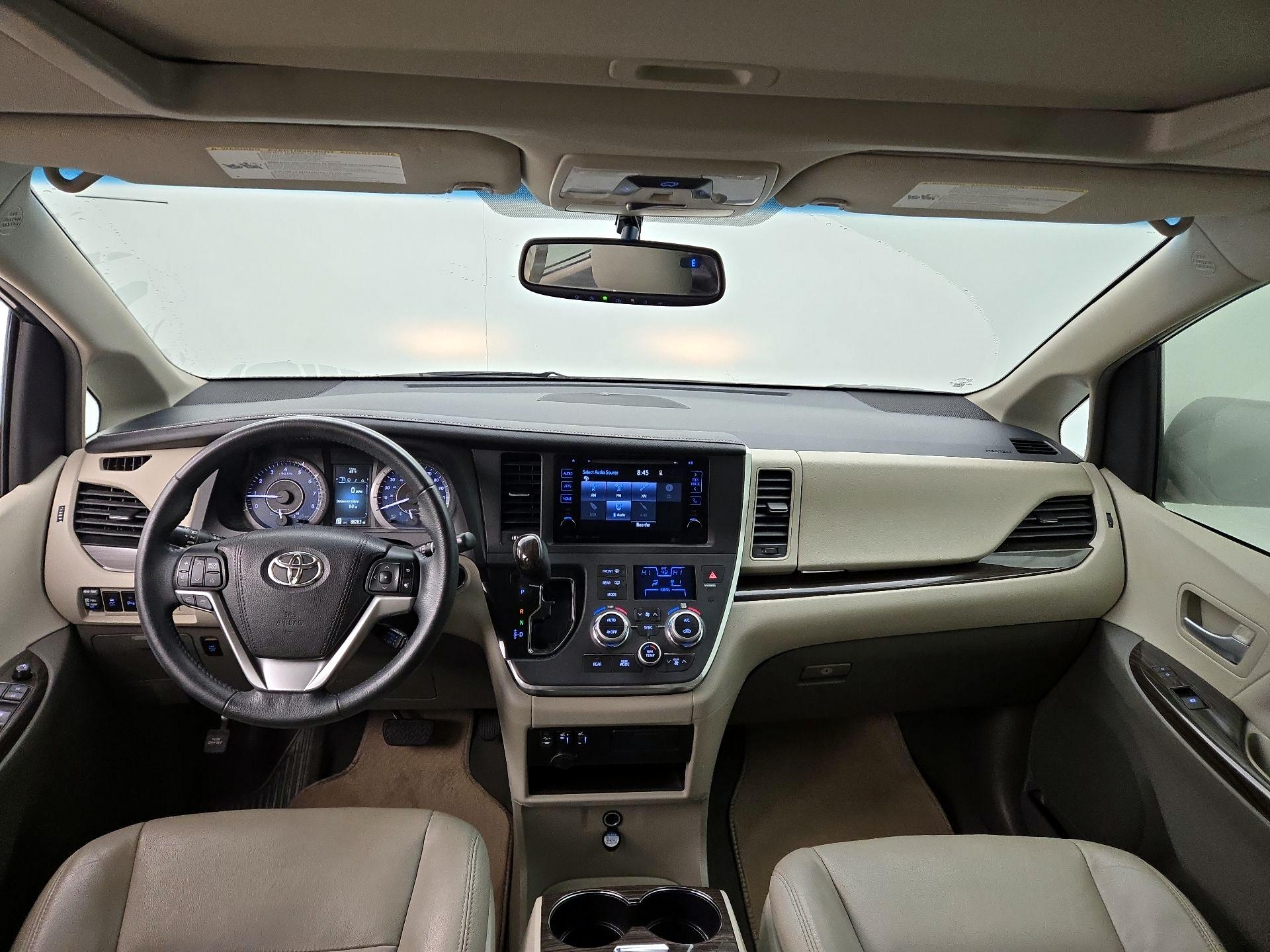 Thumbnail: 2017 Toyota Sienna - 9