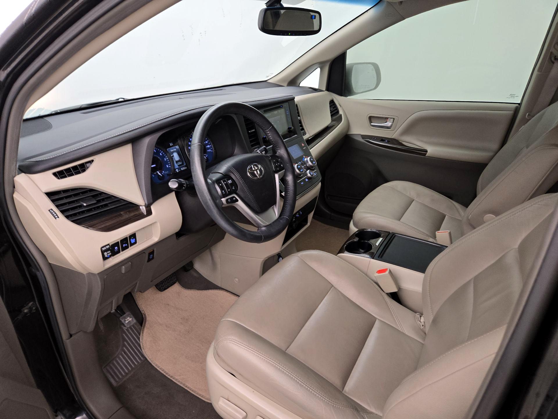 Thumbnail: 2017 Toyota Sienna - 11