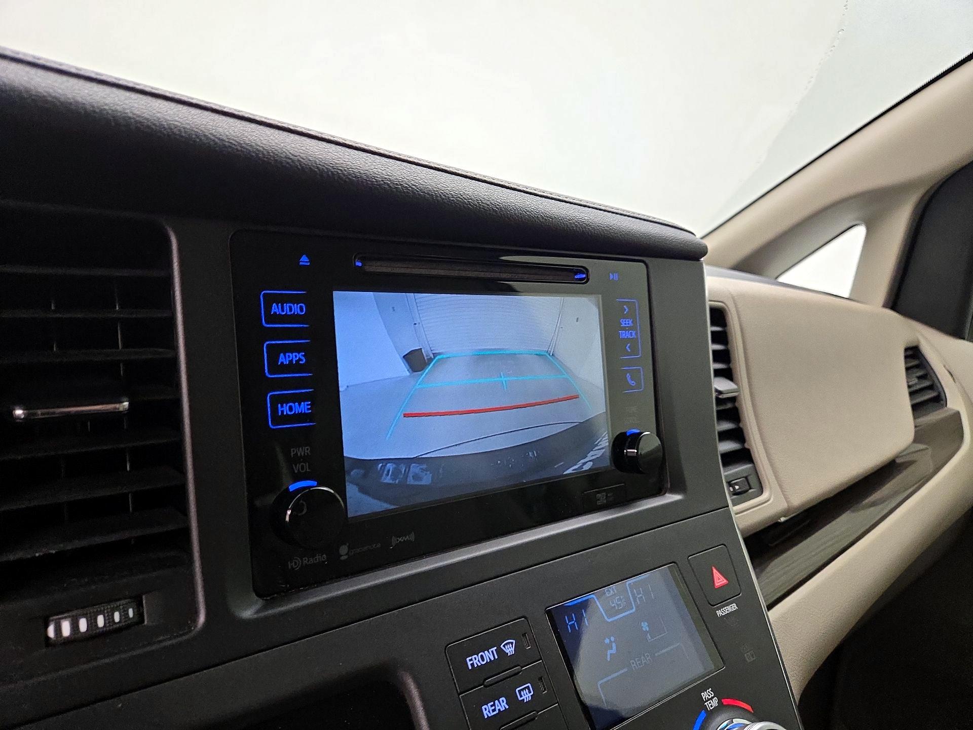 Thumbnail: 2017 Toyota Sienna - 14