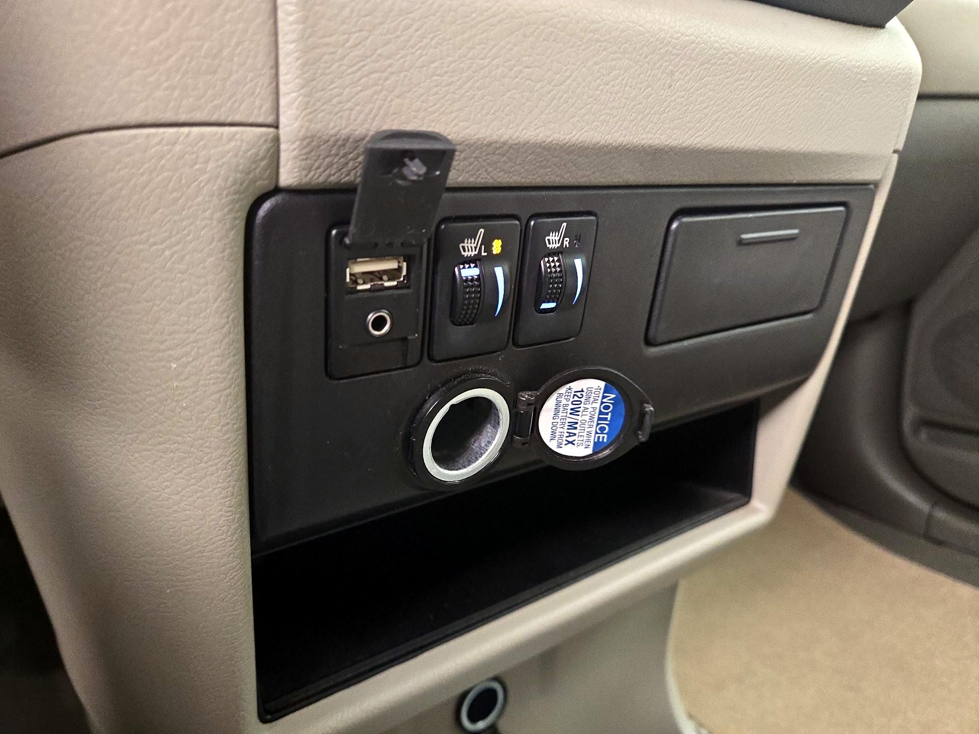 Thumbnail: 2017 Toyota Sienna - 18