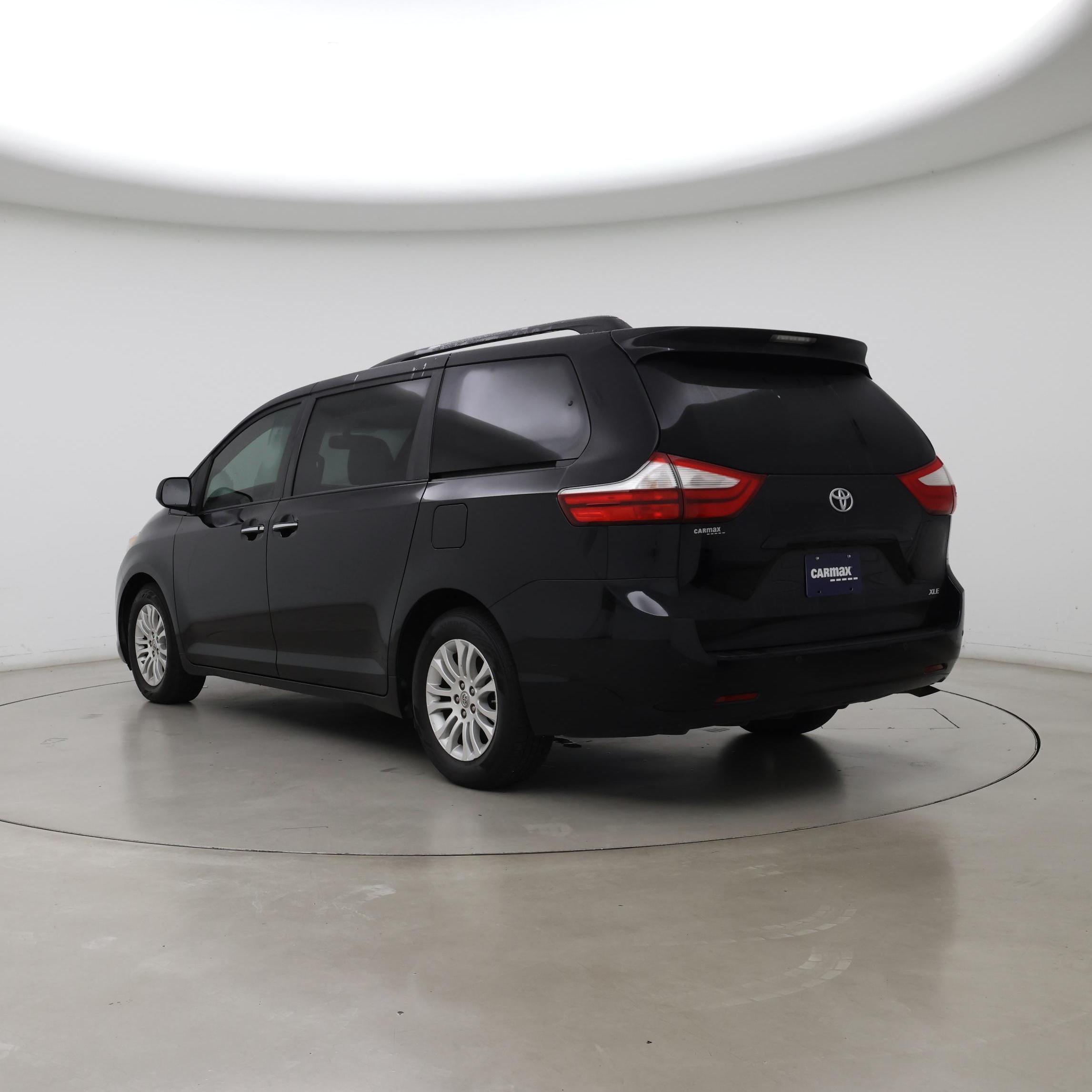Thumbnail: 2017 Toyota Sienna - 2