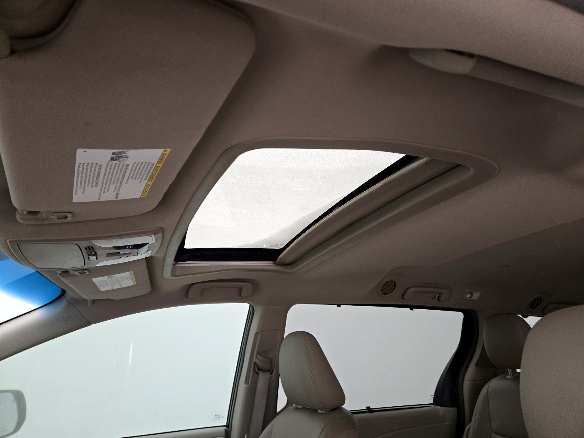 Thumbnail: 2017 Toyota Sienna - 19