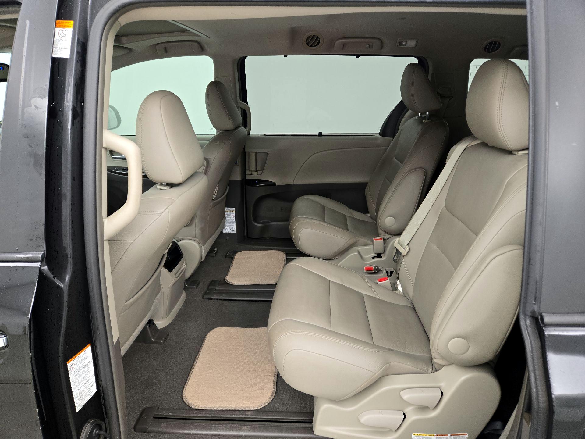 Thumbnail: 2017 Toyota Sienna - 20