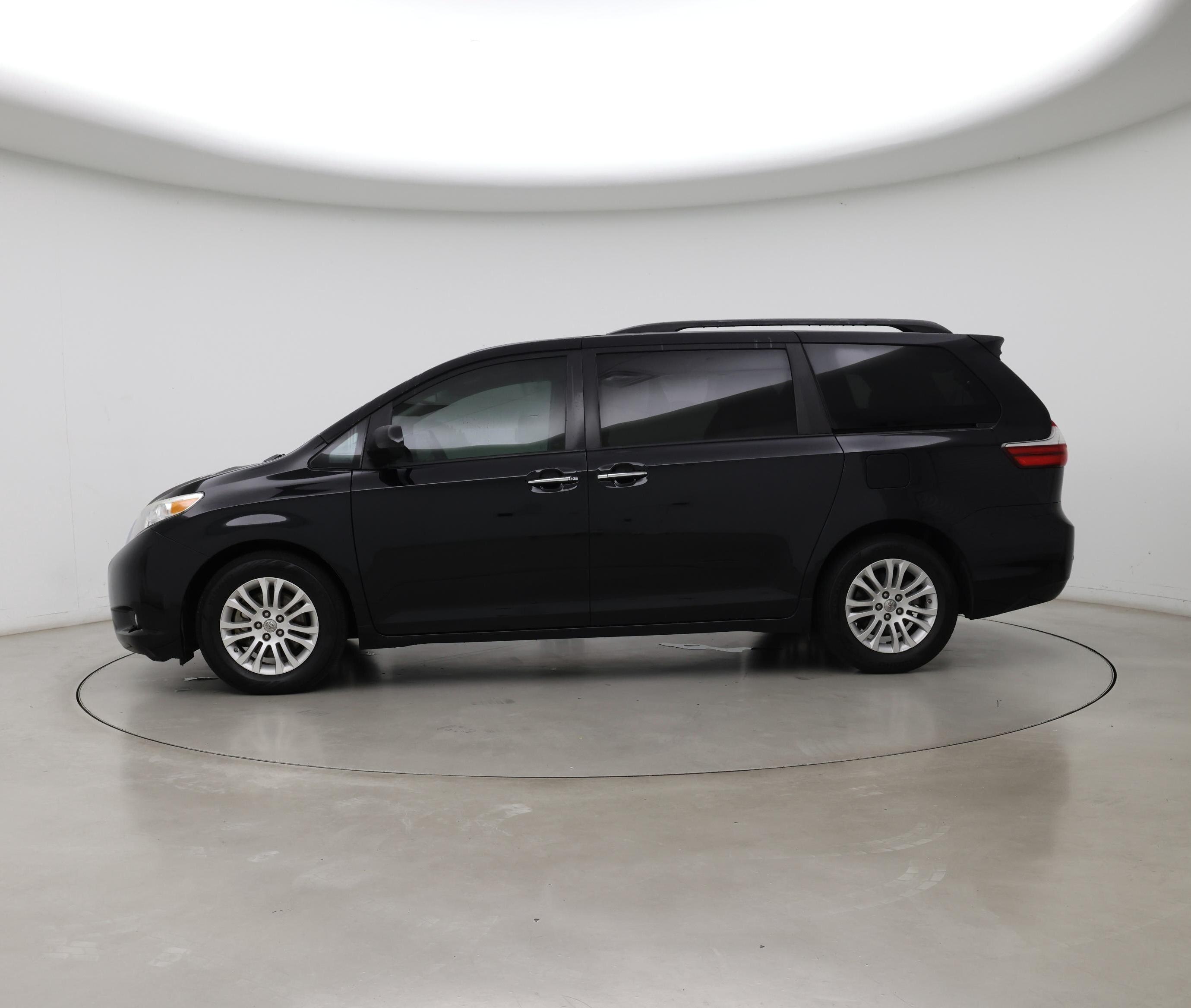 Thumbnail: 2017 Toyota Sienna - 3