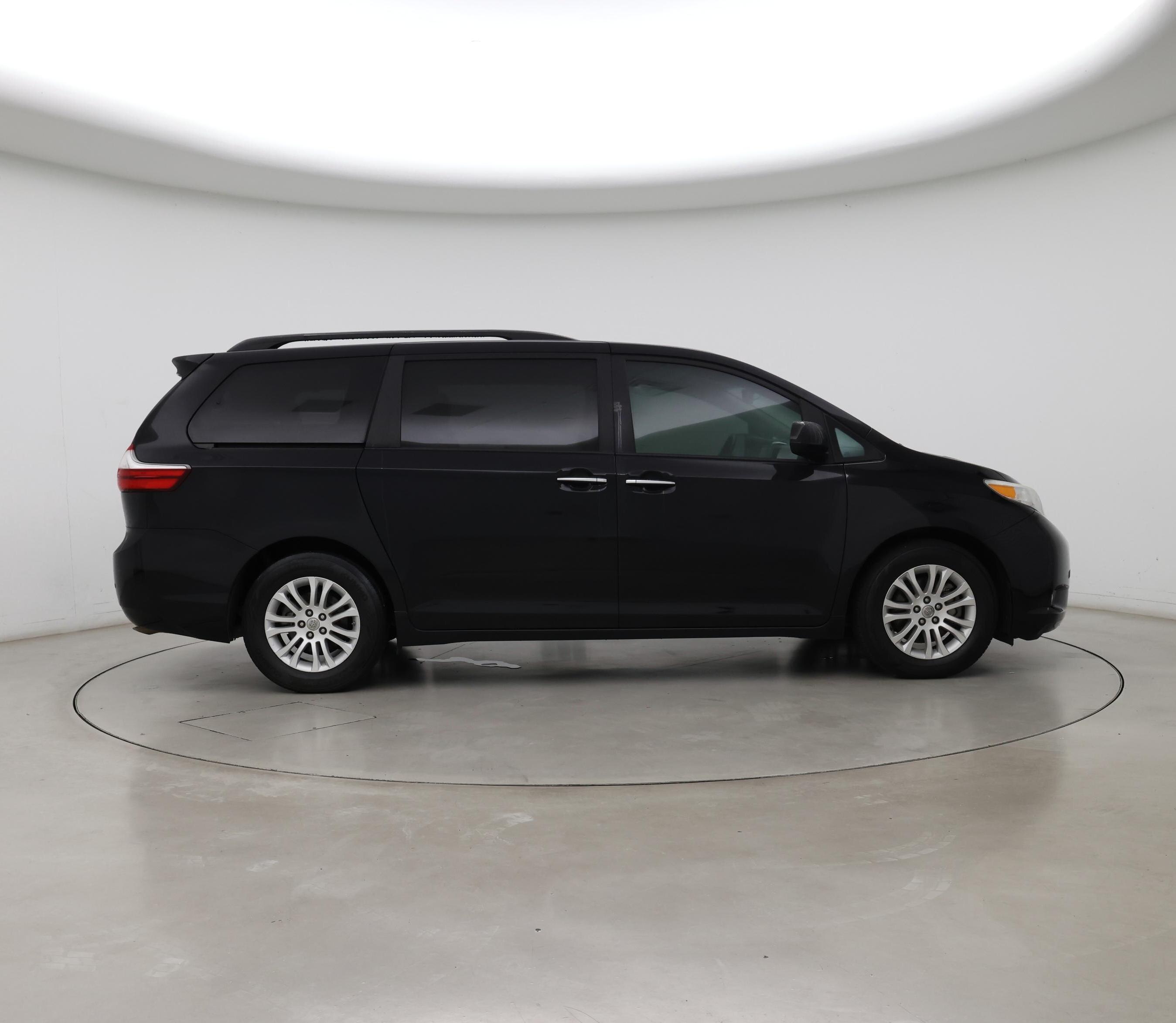 Thumbnail: 2017 Toyota Sienna - 7