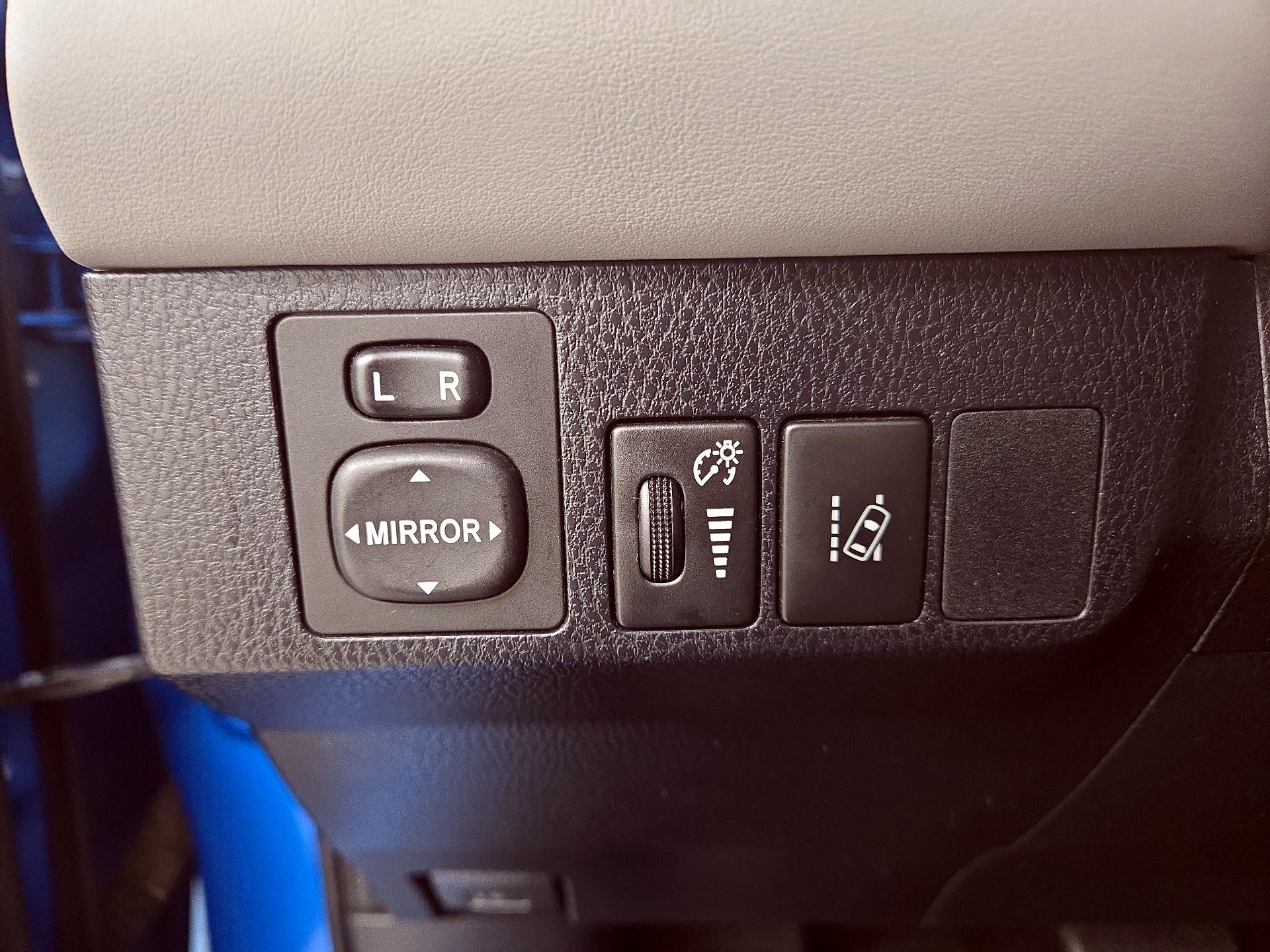 Thumbnail: 2017 Toyota RAV4 - 13