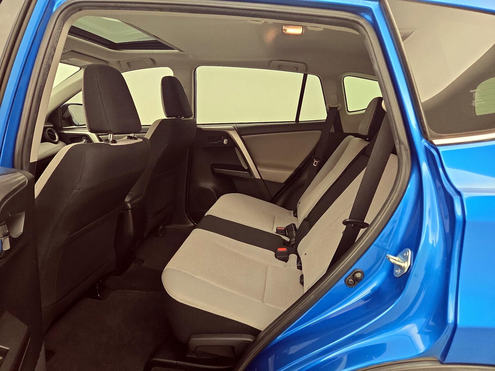 Thumbnail: 2017 Toyota RAV4 - 20