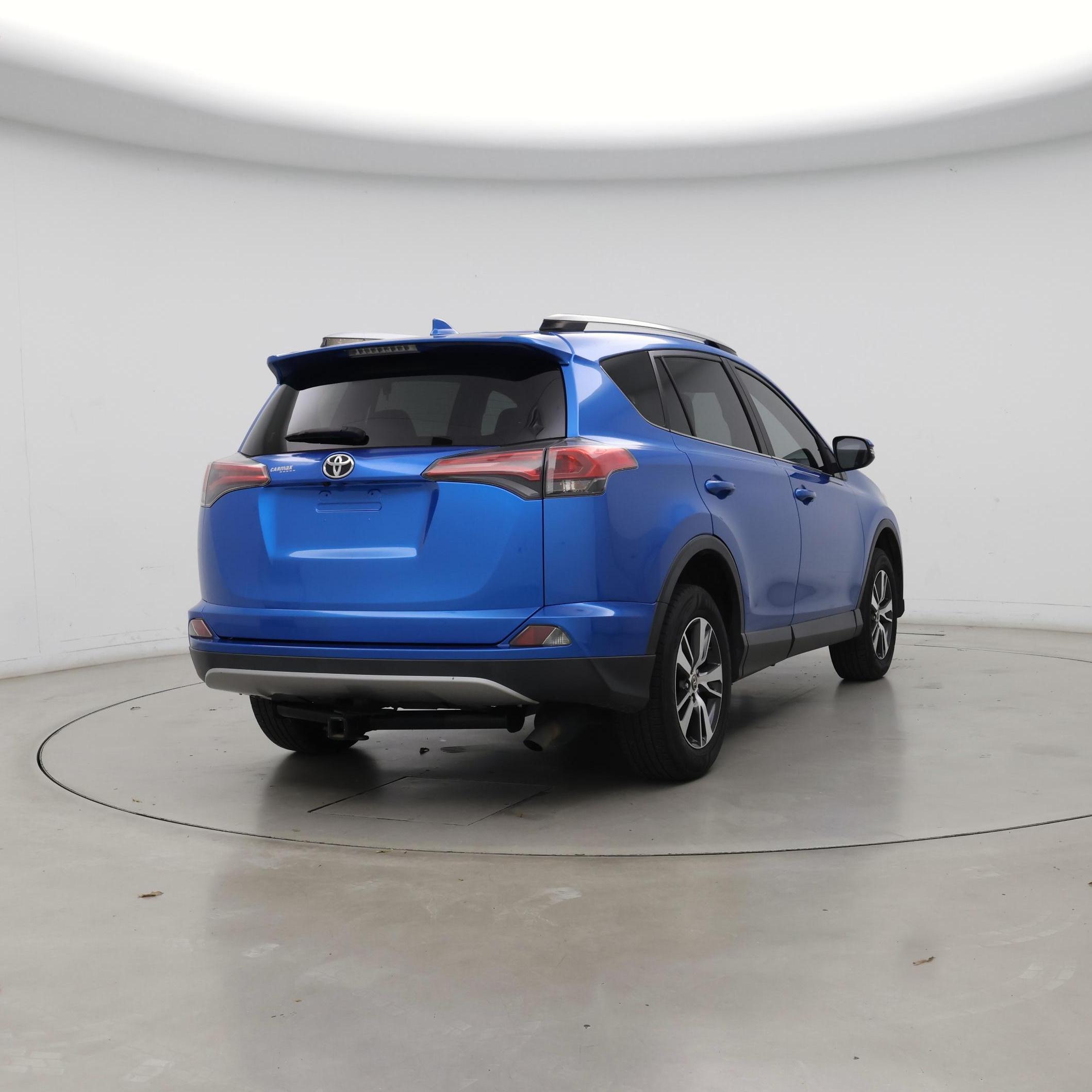 Thumbnail: 2017 Toyota RAV4 - 8