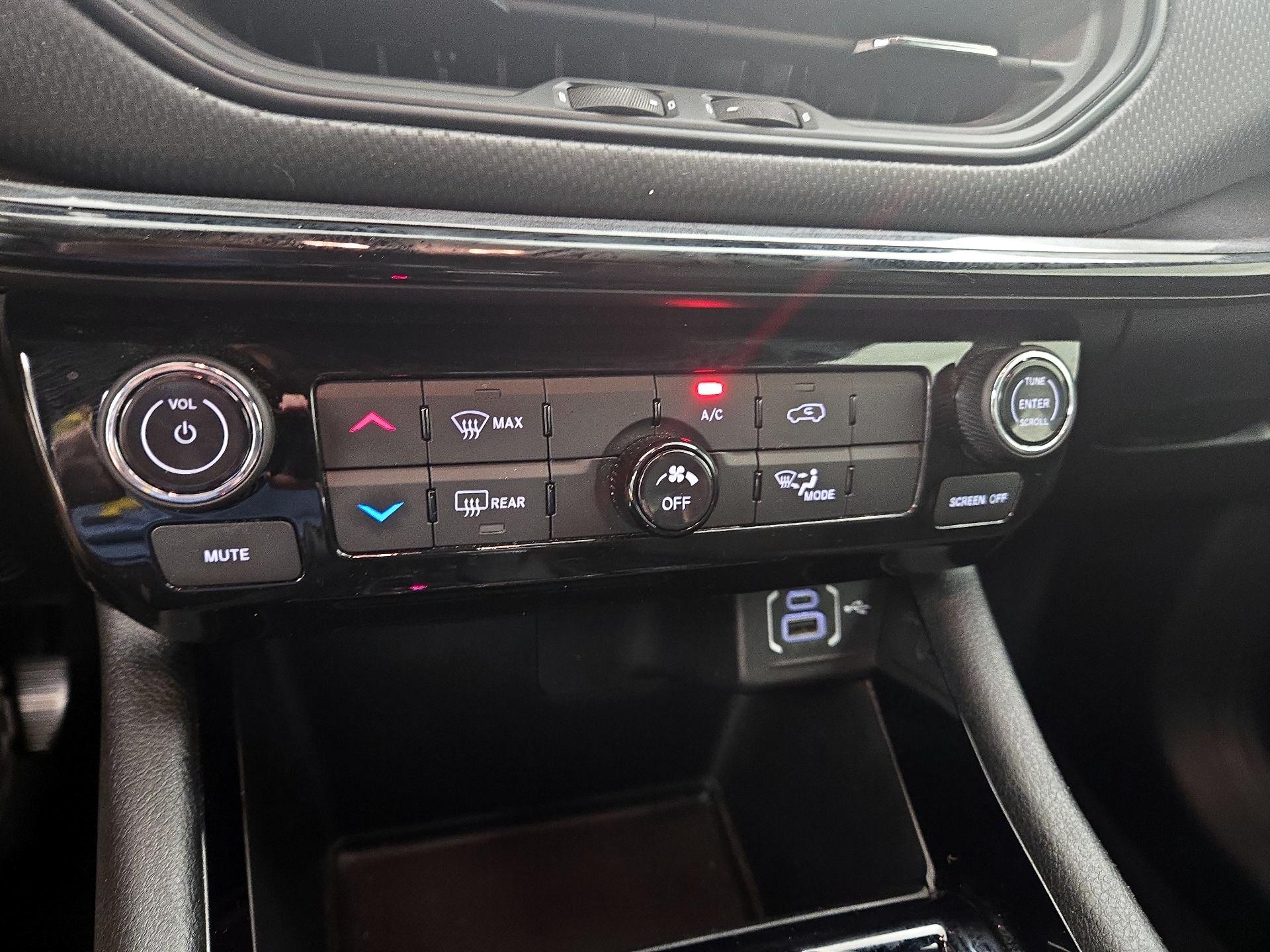 Thumbnail: 2022 Jeep Compass - 16