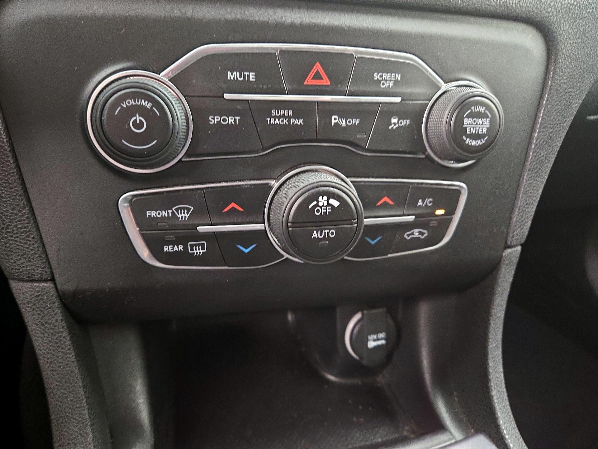 Thumbnail: 2019 Dodge Charger - 16