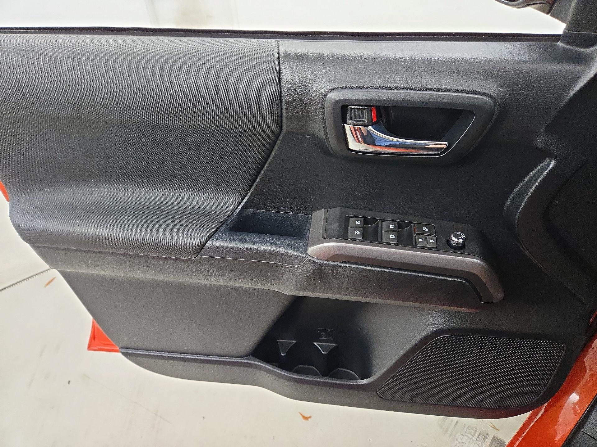 Thumbnail: 2017 Toyota Tacoma - 12