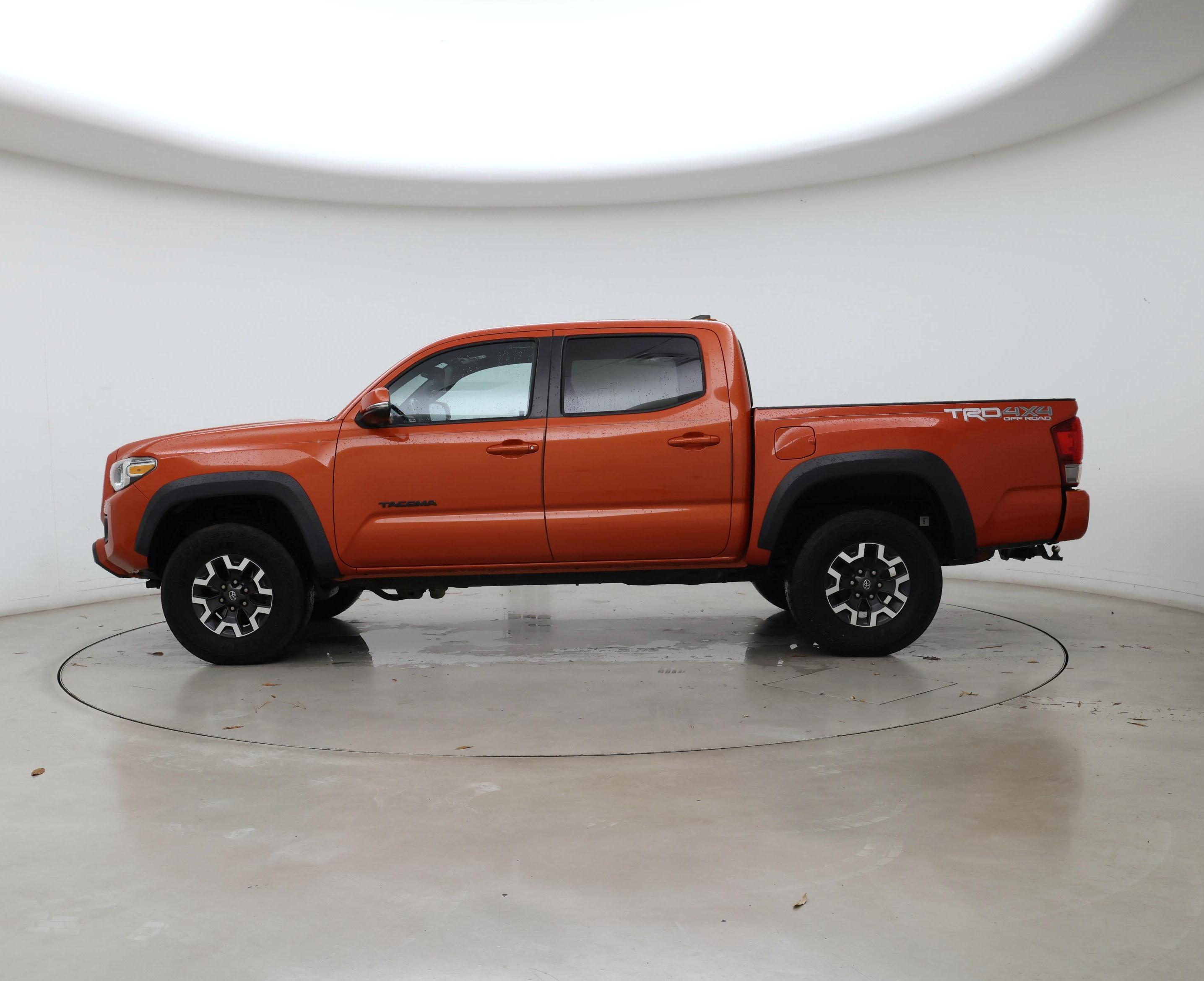 Thumbnail: 2017 Toyota Tacoma - 3