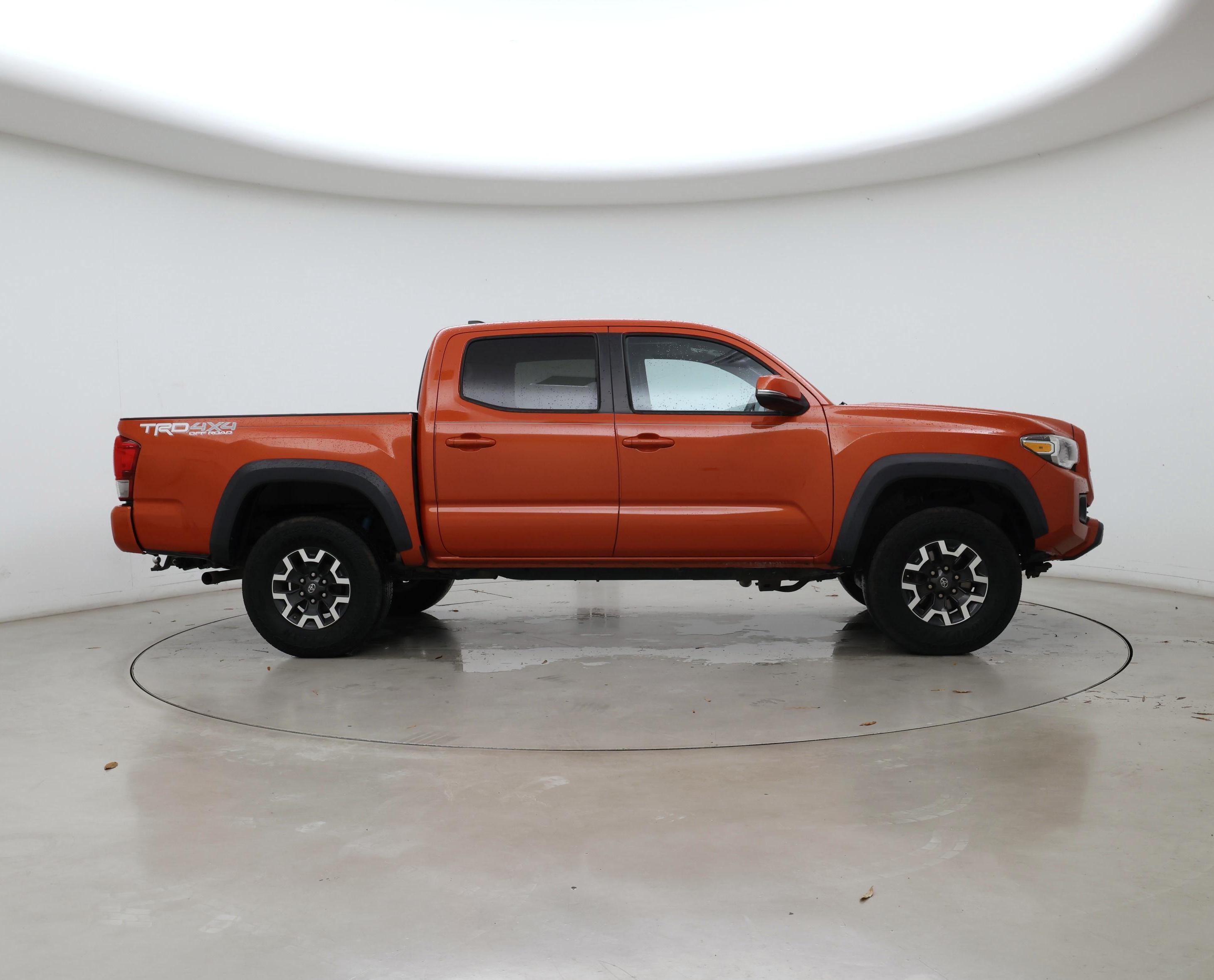 Thumbnail: 2017 Toyota Tacoma - 7