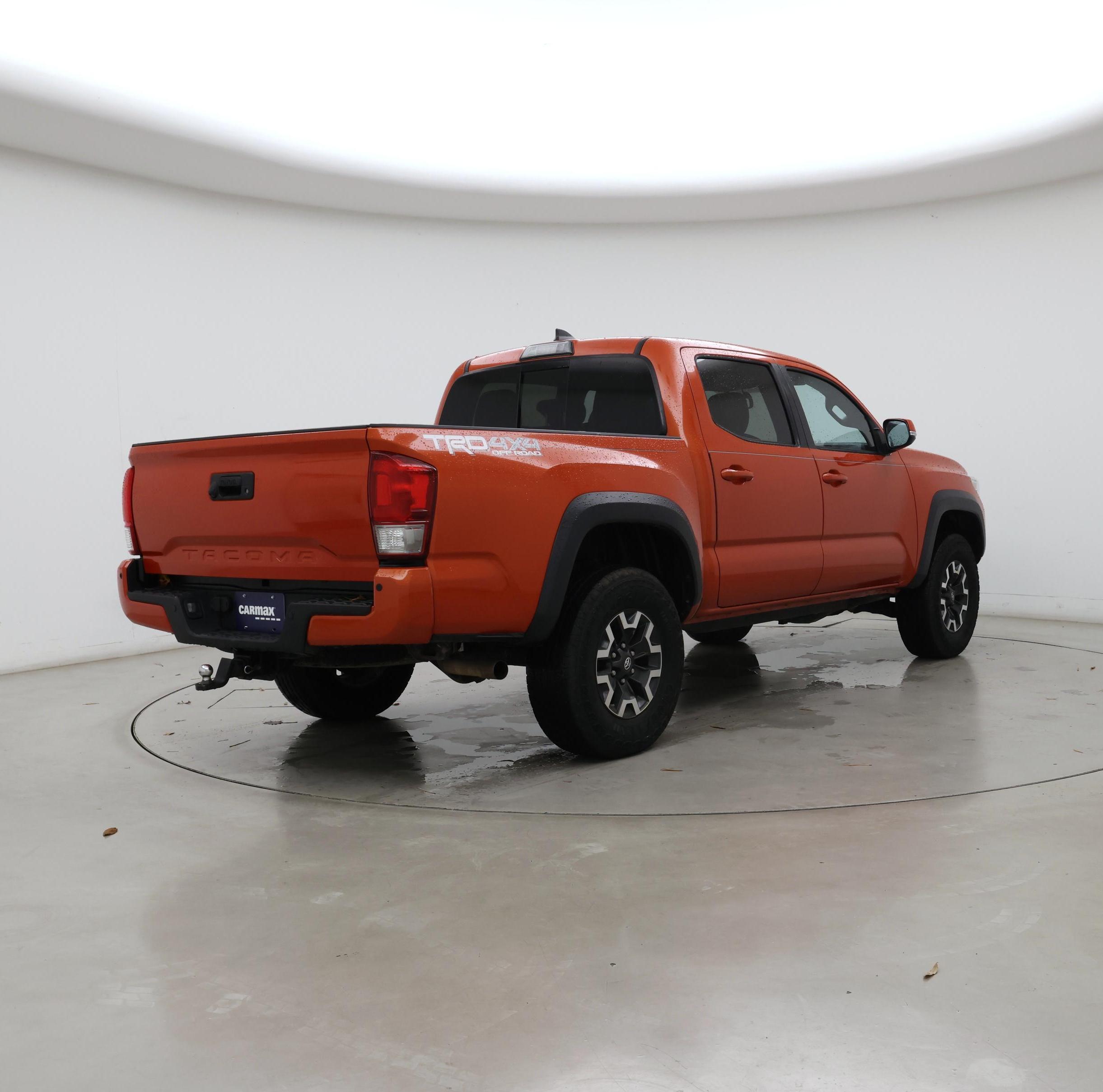 Thumbnail: 2017 Toyota Tacoma - 8