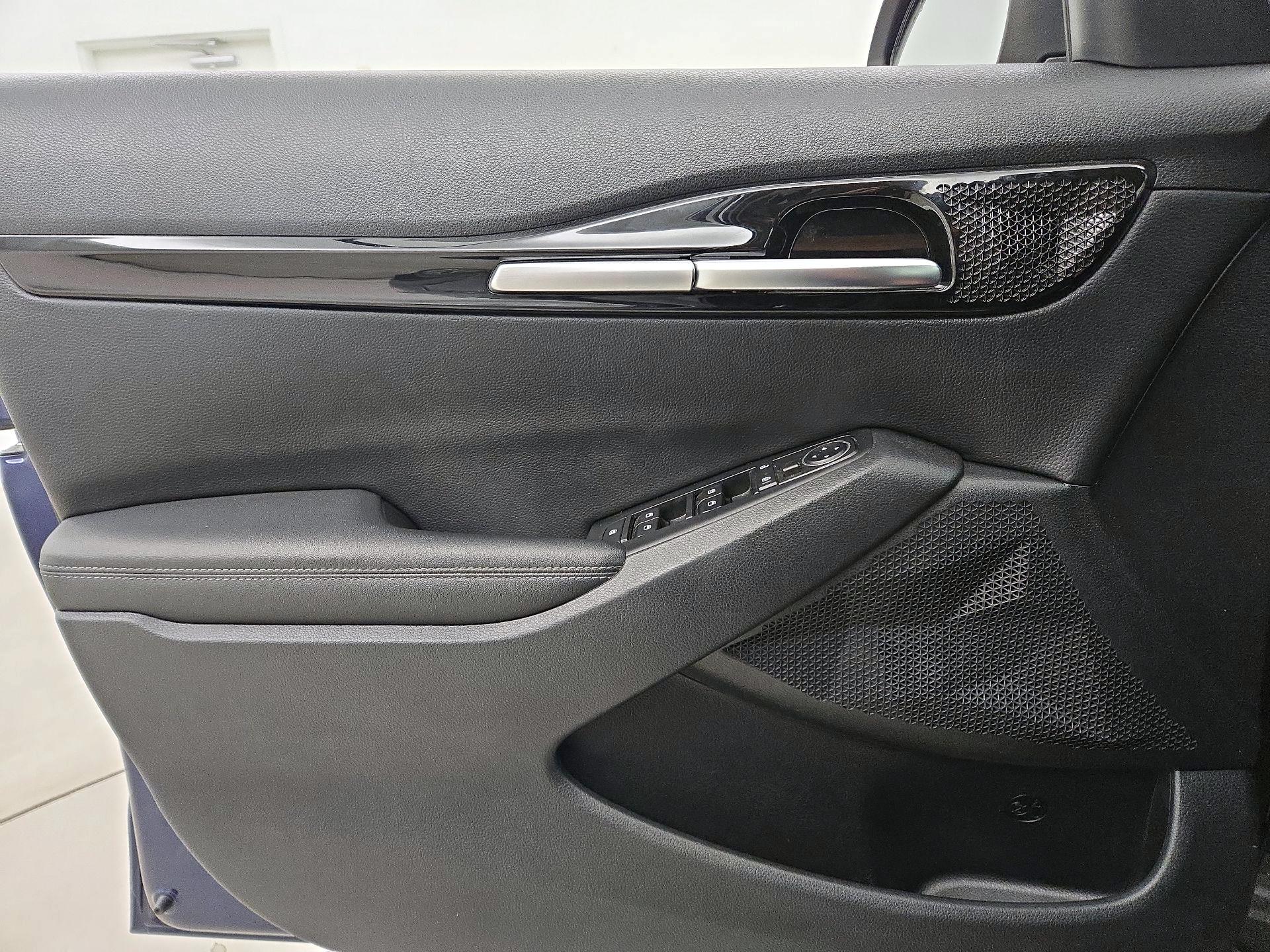 Thumbnail: 2023 Kia Seltos - 12