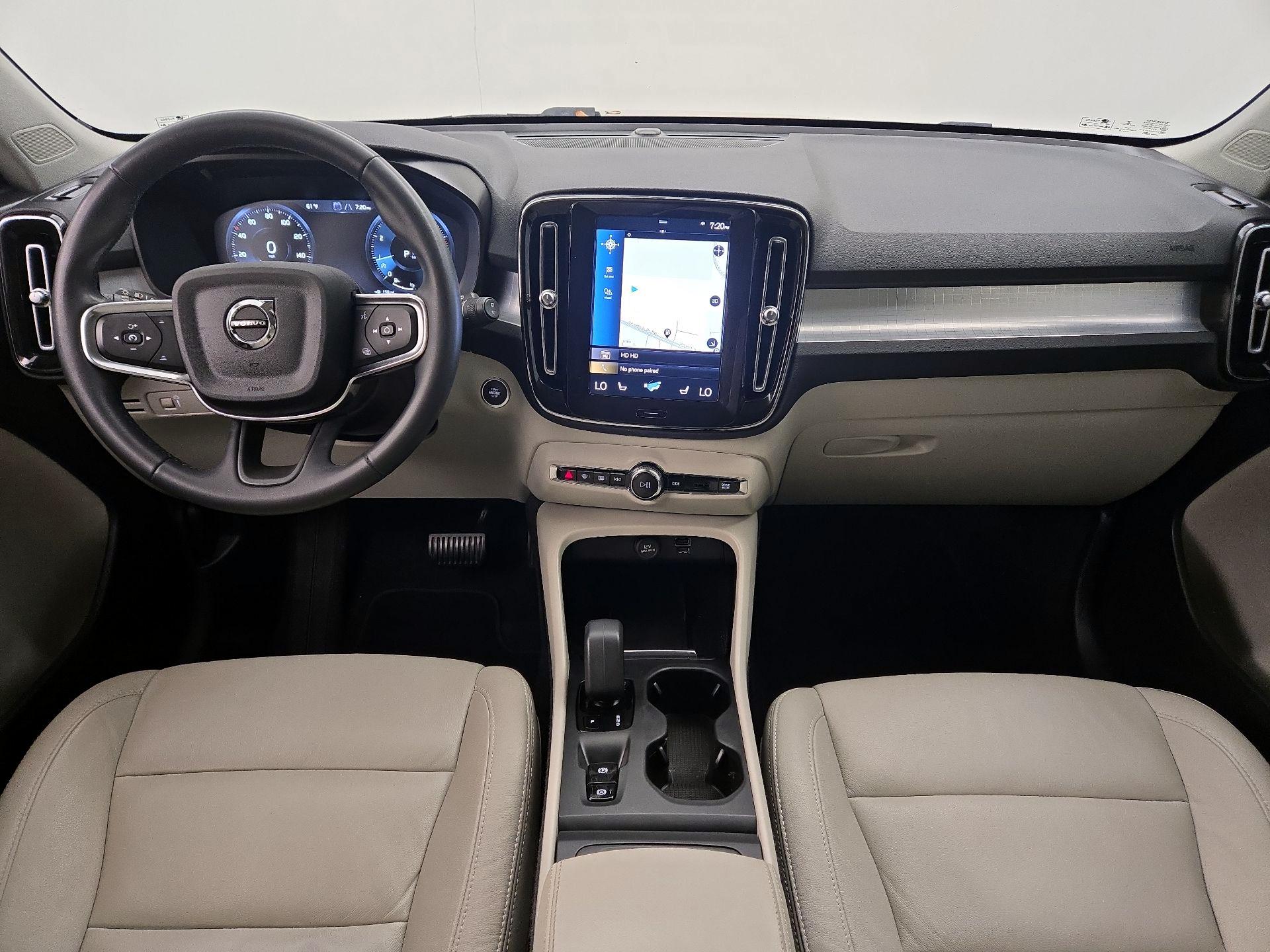 Thumbnail: 2022 Volvo XC40 - 9