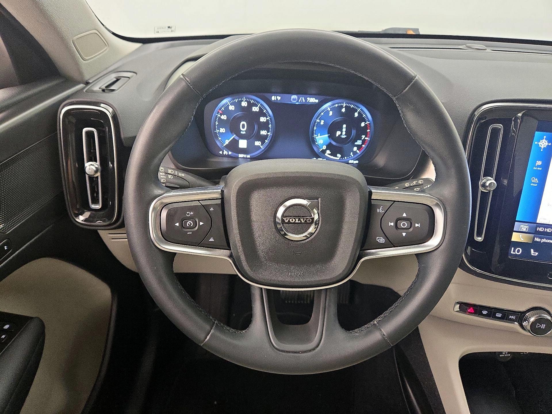 Thumbnail: 2022 Volvo XC40 - 10