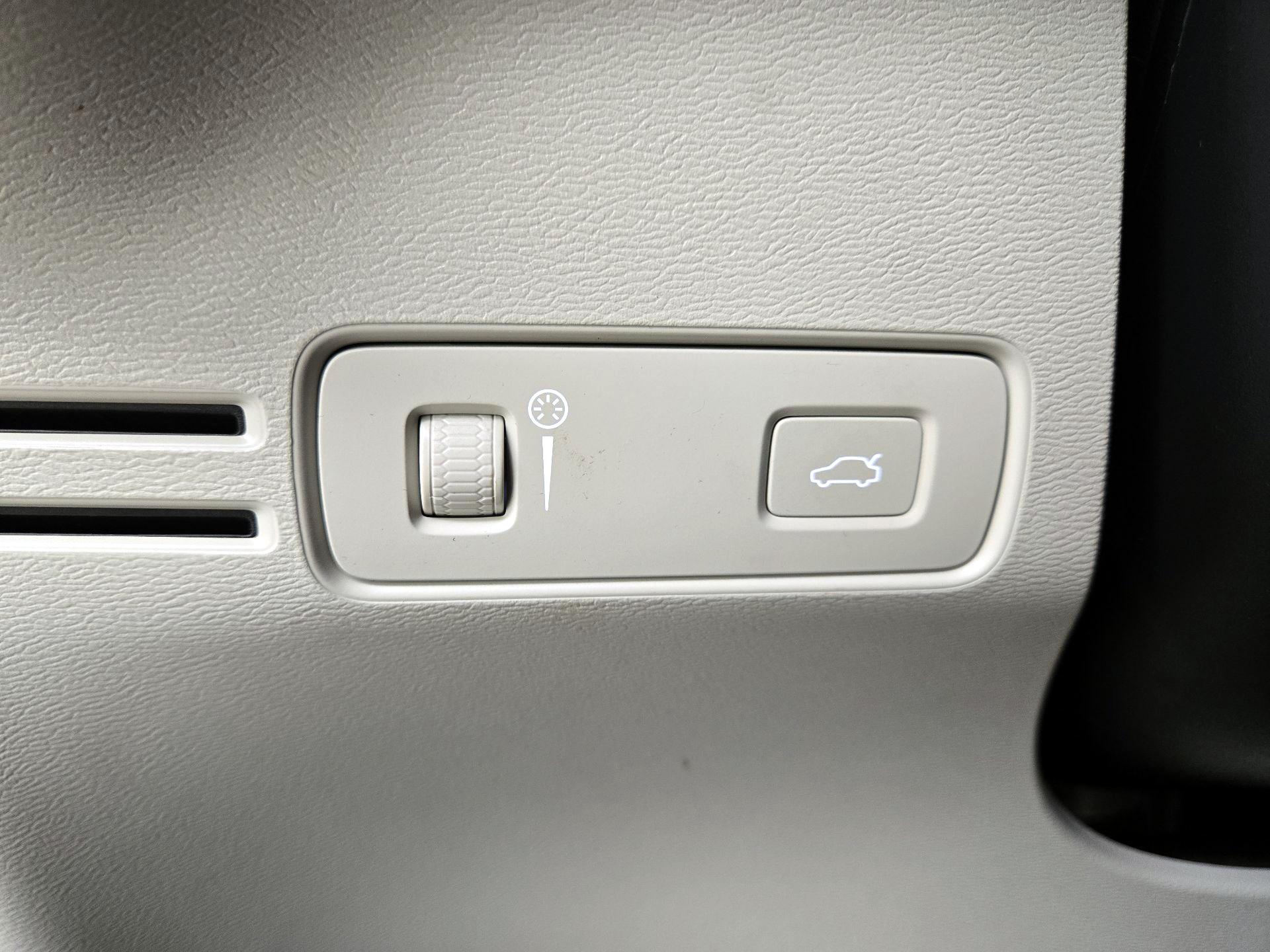 Thumbnail: 2022 Volvo XC40 - 13