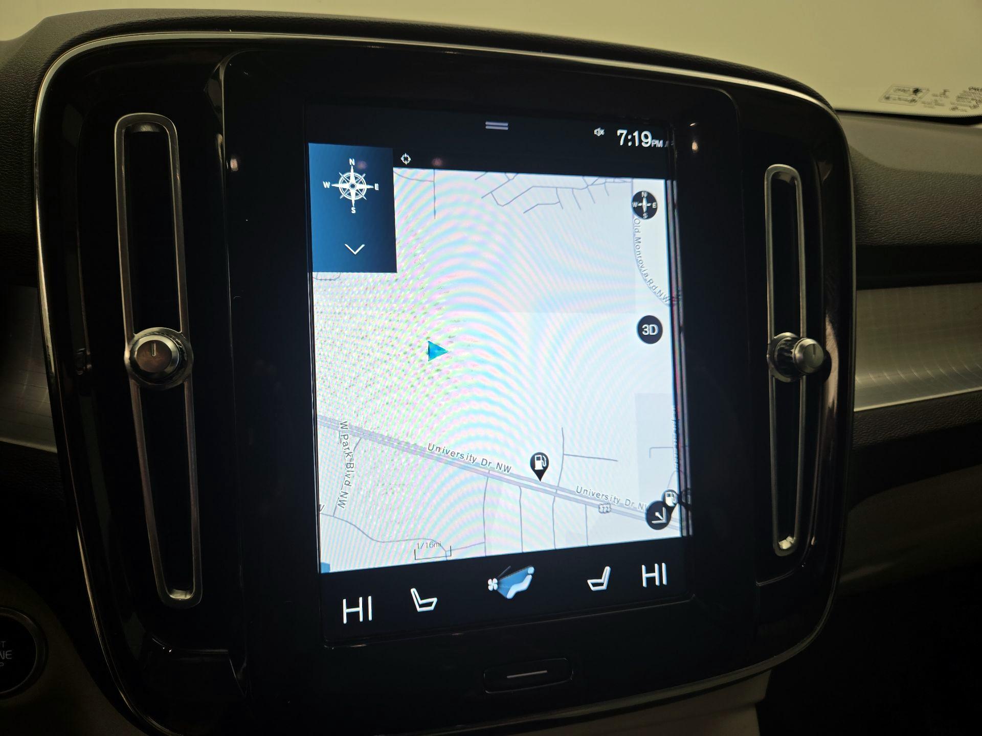 Thumbnail: 2022 Volvo XC40 - 14