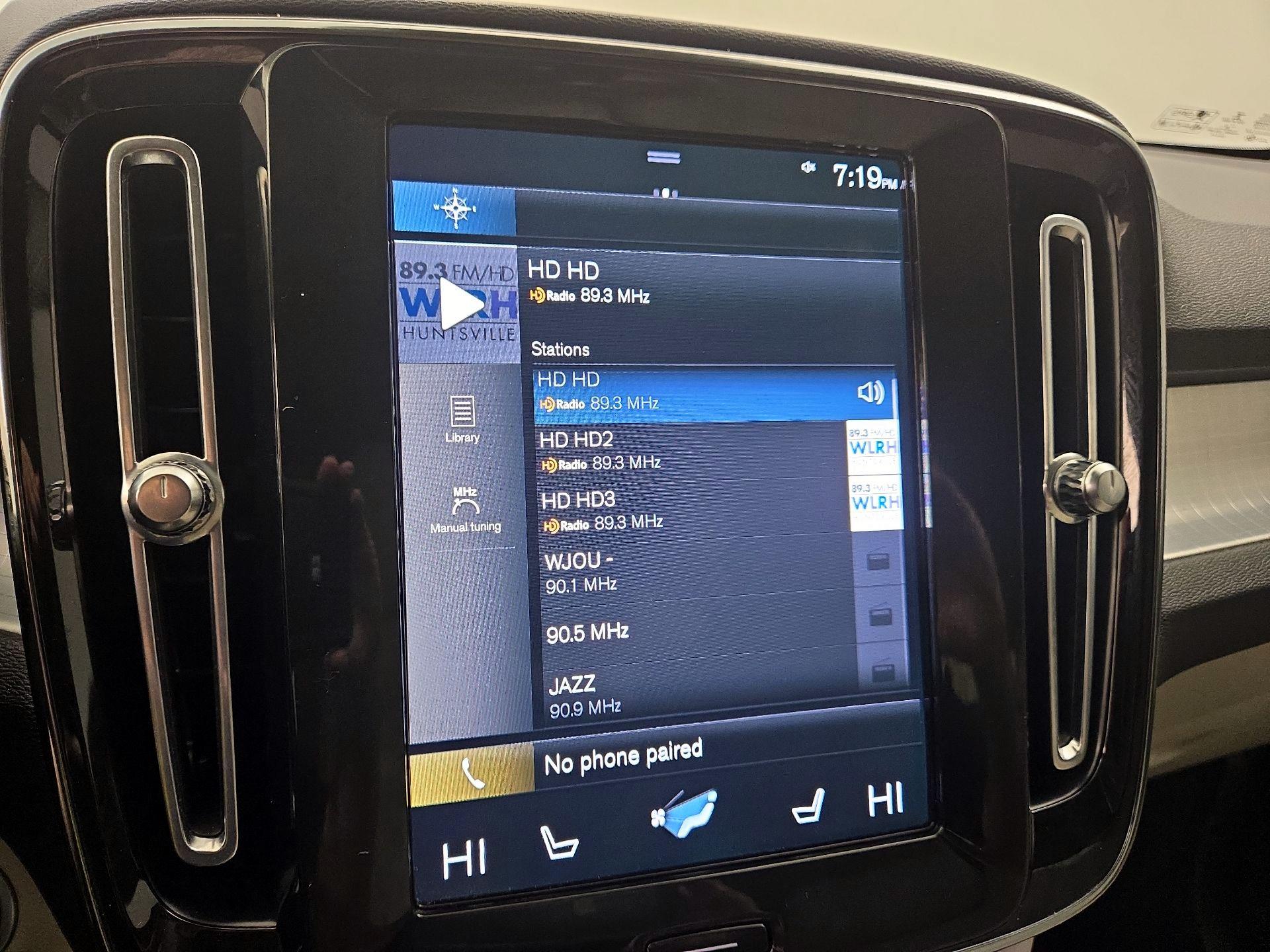 Thumbnail: 2022 Volvo XC40 - 16