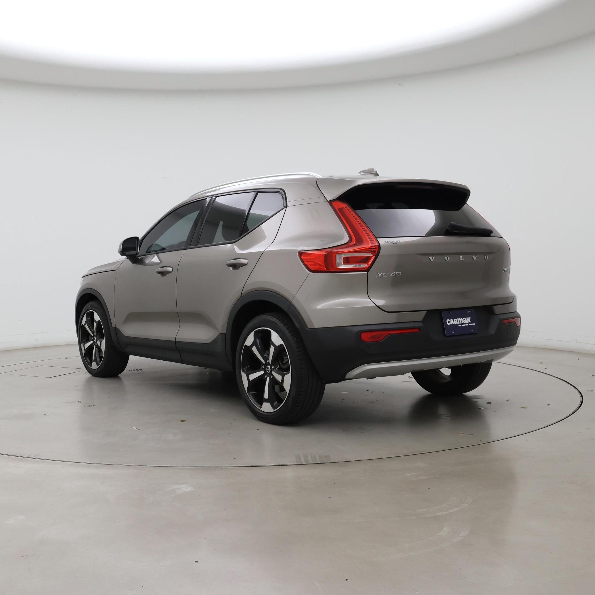 Thumbnail: 2022 Volvo XC40 - 2