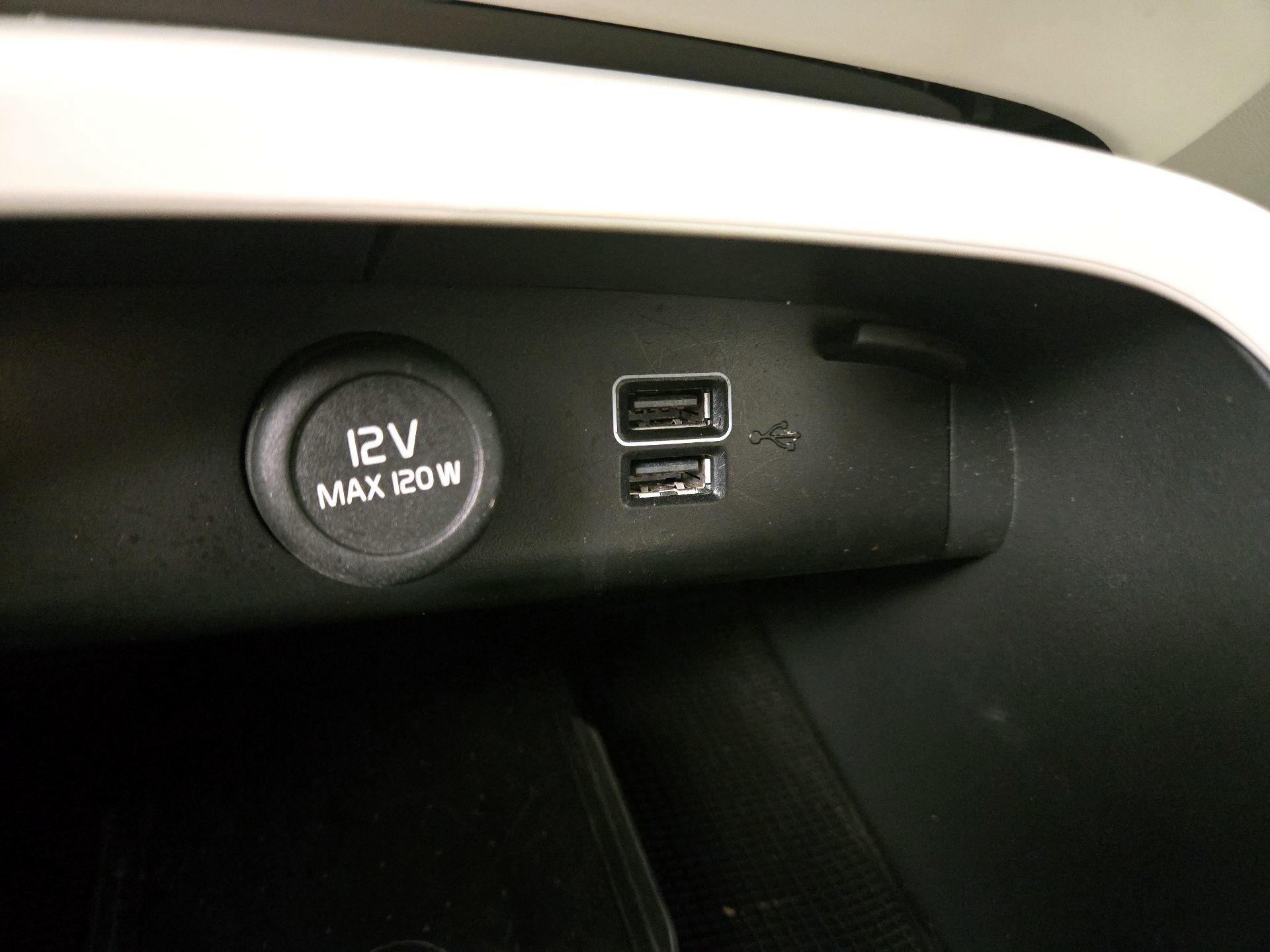 Thumbnail: 2022 Volvo XC40 - 19