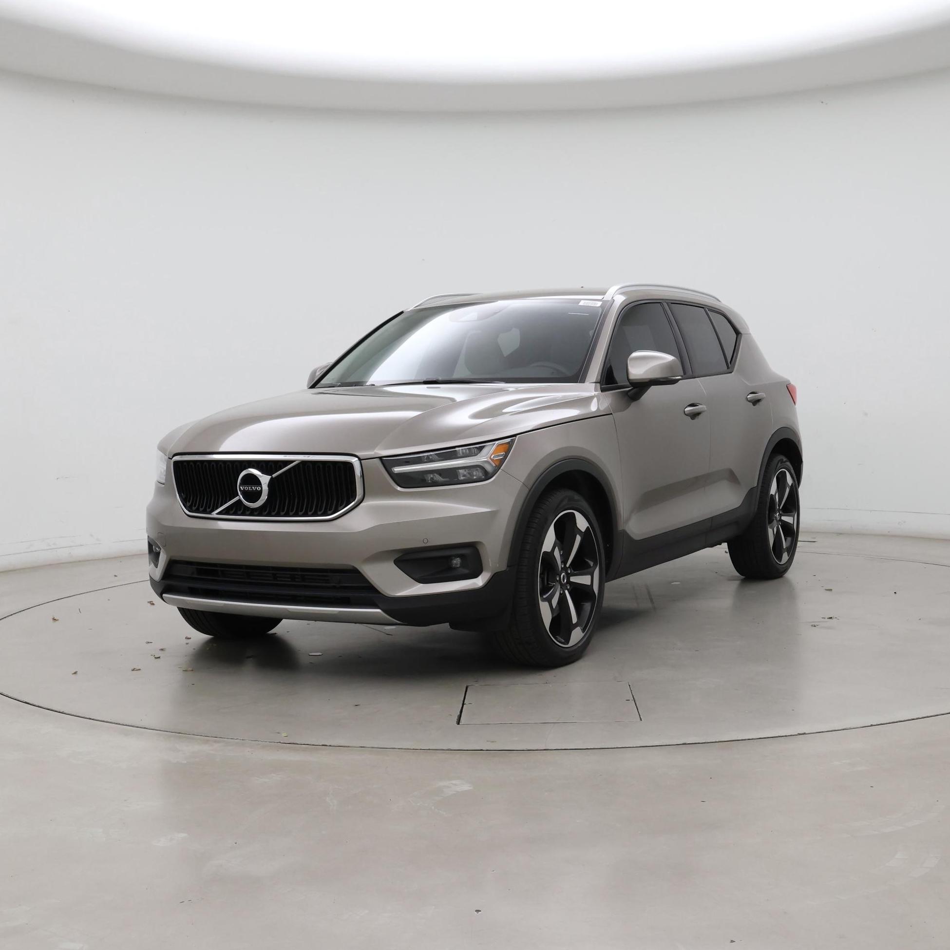 Thumbnail: 2022 Volvo XC40 - 4