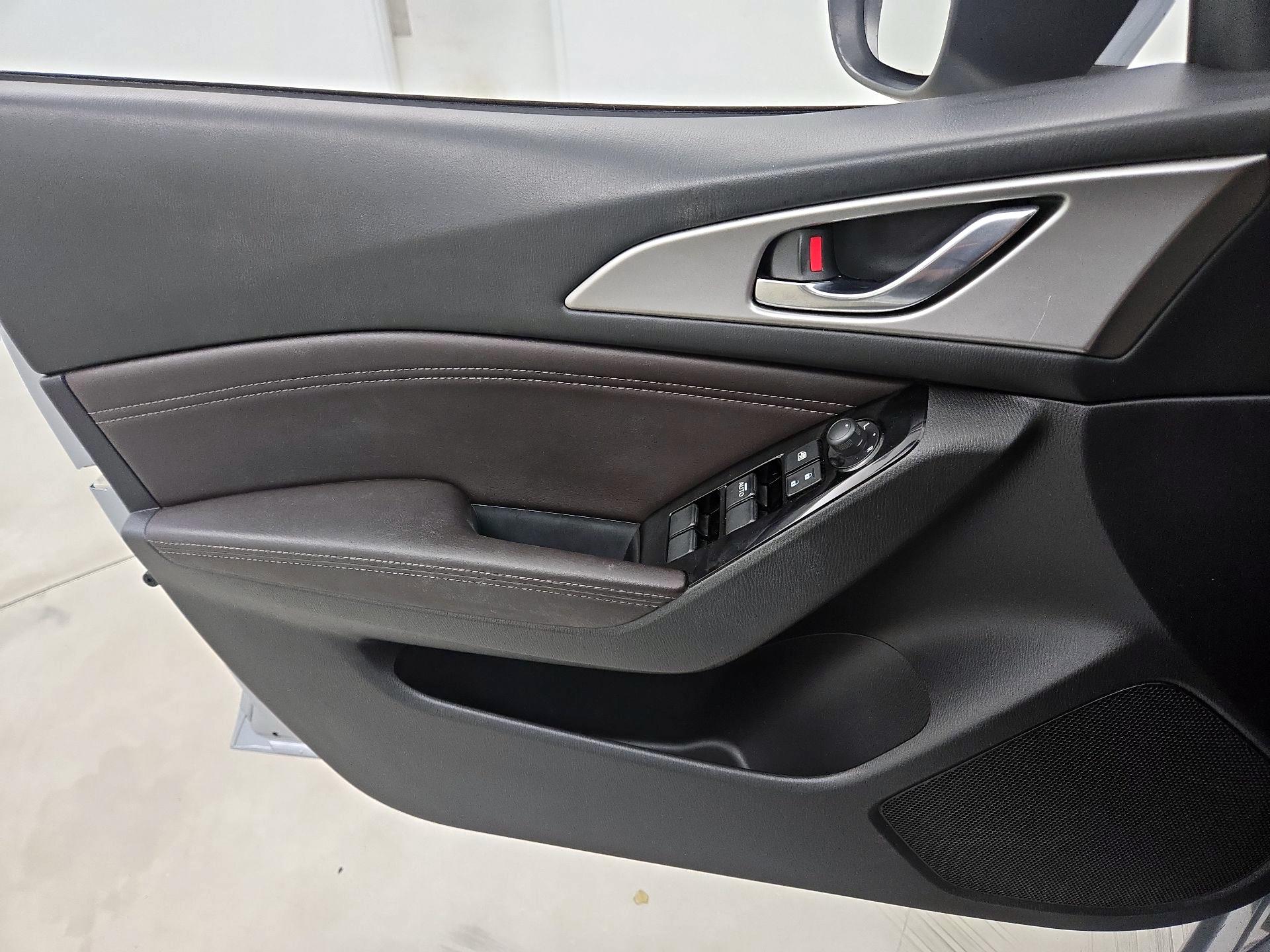 Thumbnail: 2018 Mazda Mazda3 - 12