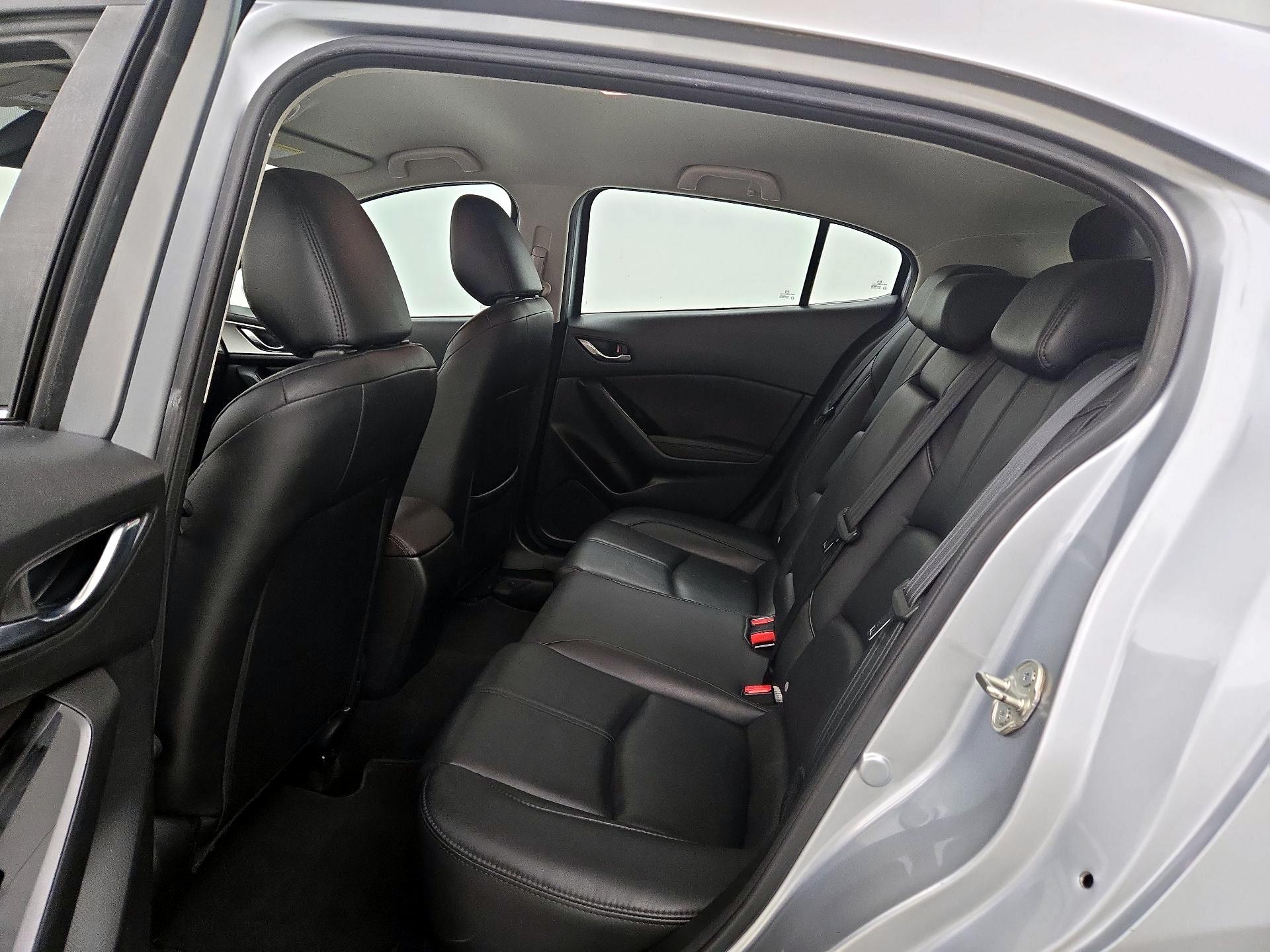 Thumbnail: 2018 Mazda Mazda3 - 20